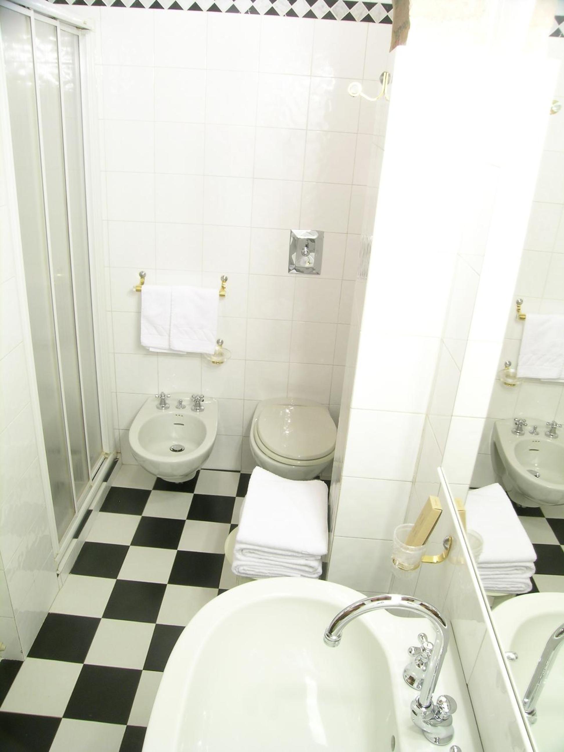 Deluxe Double or Twin Room - Photo 6