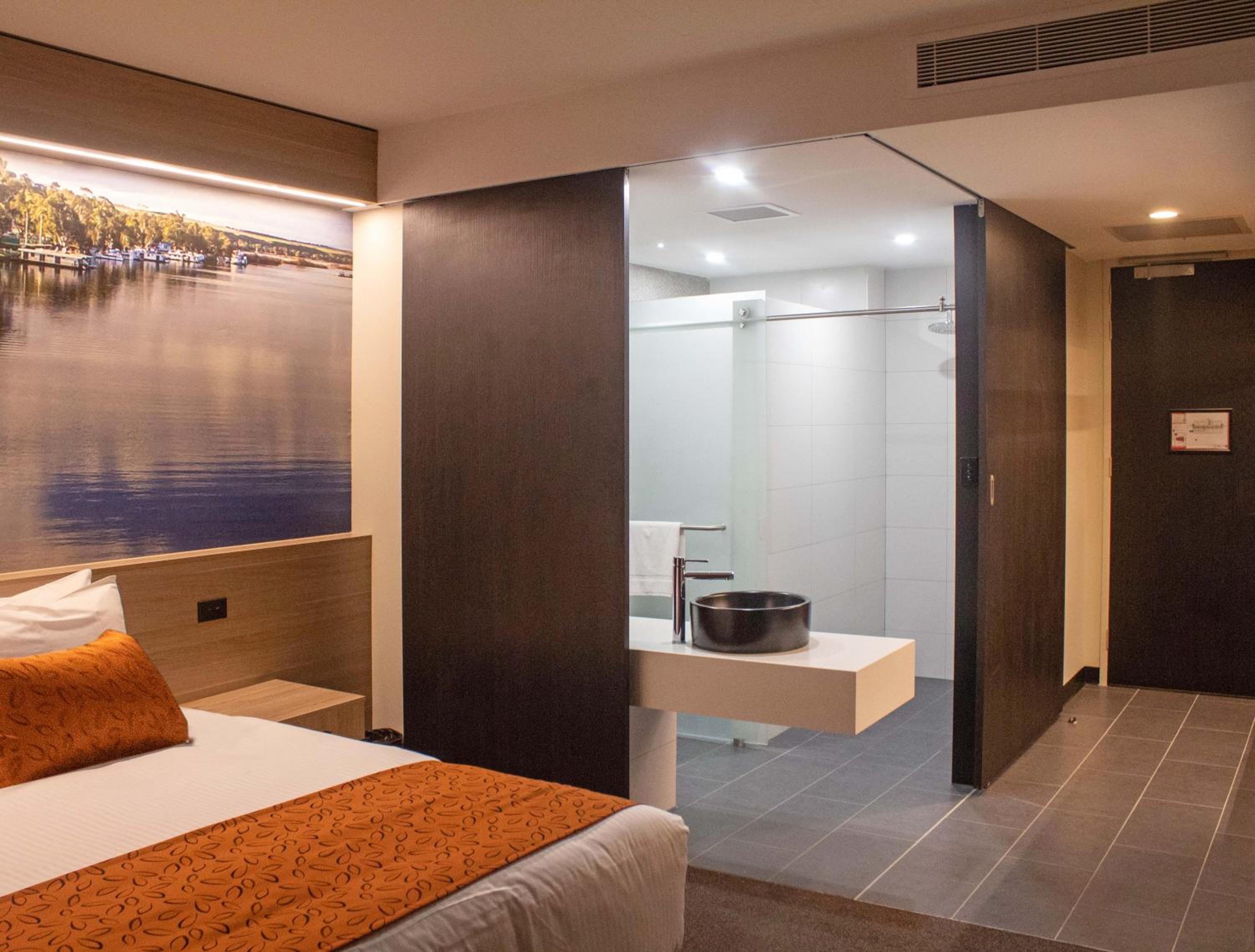 Riverside Triple Room photo 3