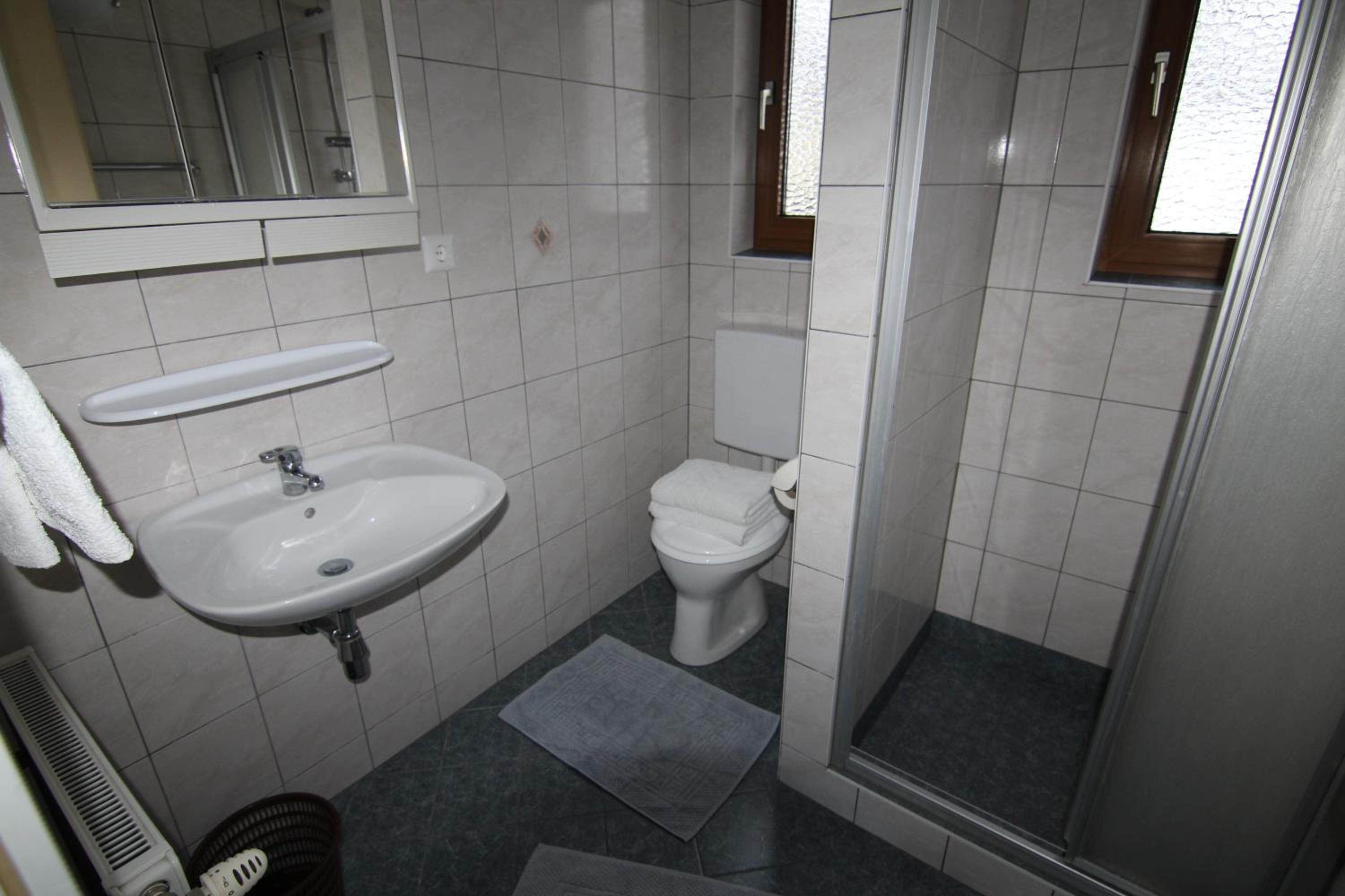 One-Bedroom Apartment with Balcony - H1 photo 3
