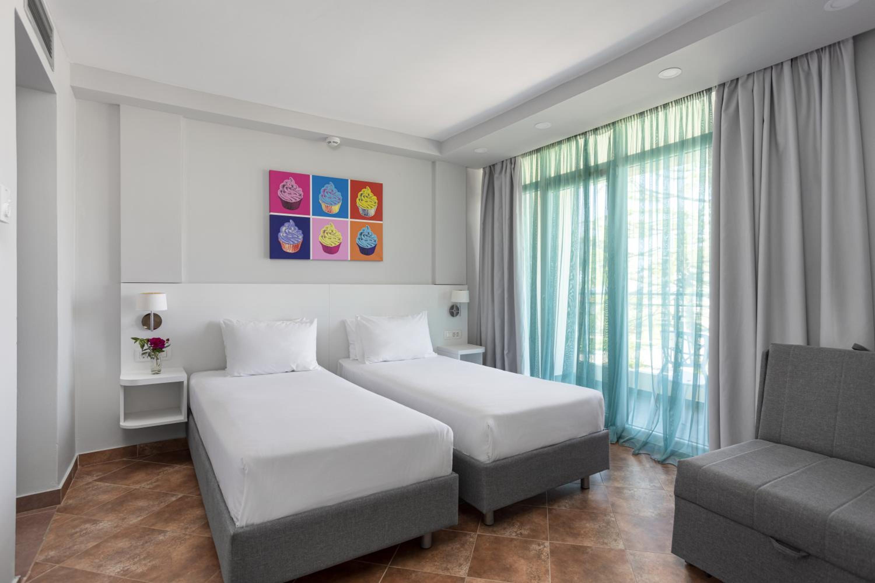 Two Bedroom Swim Up Family Suite