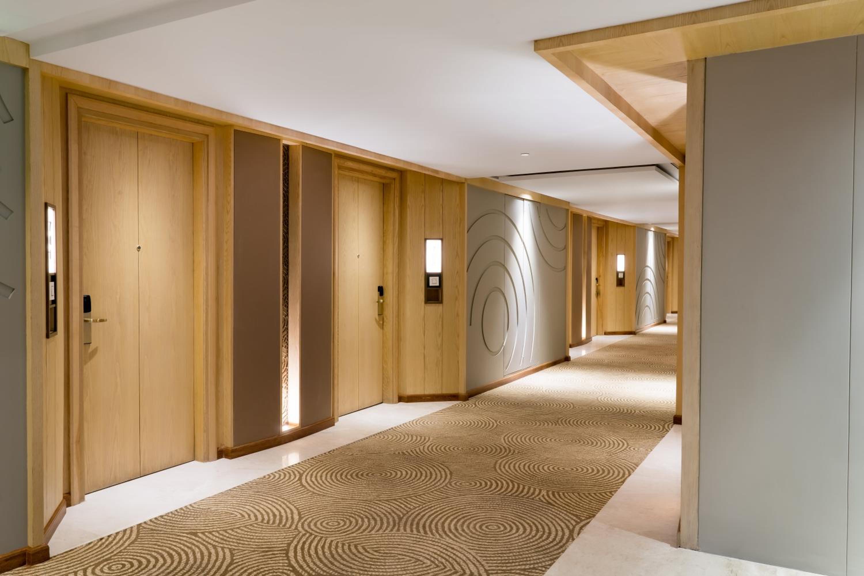 Executive Room - Photo 9