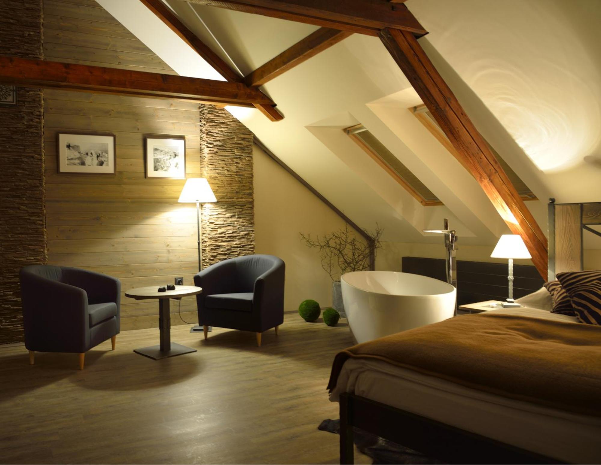 Deluxe Double Room with Bath photo 3