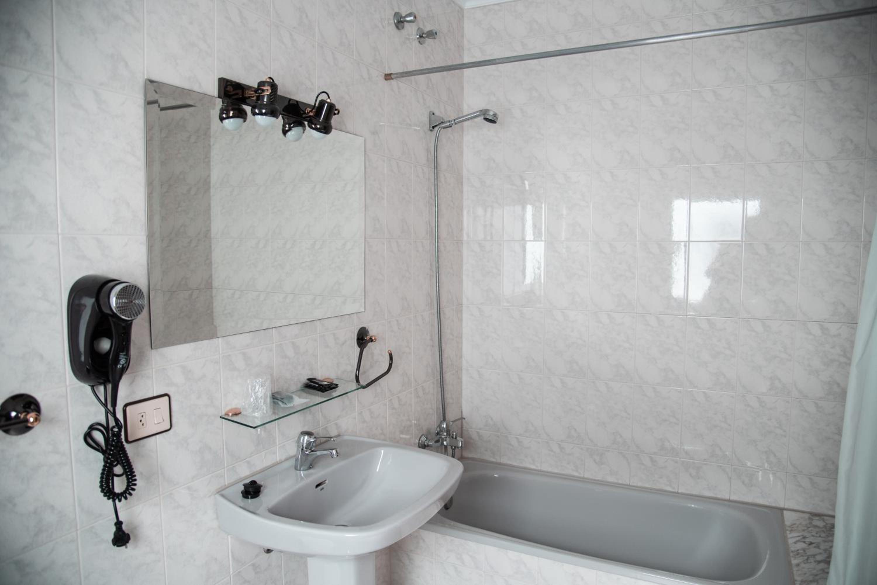 Twin Room - Photo 44