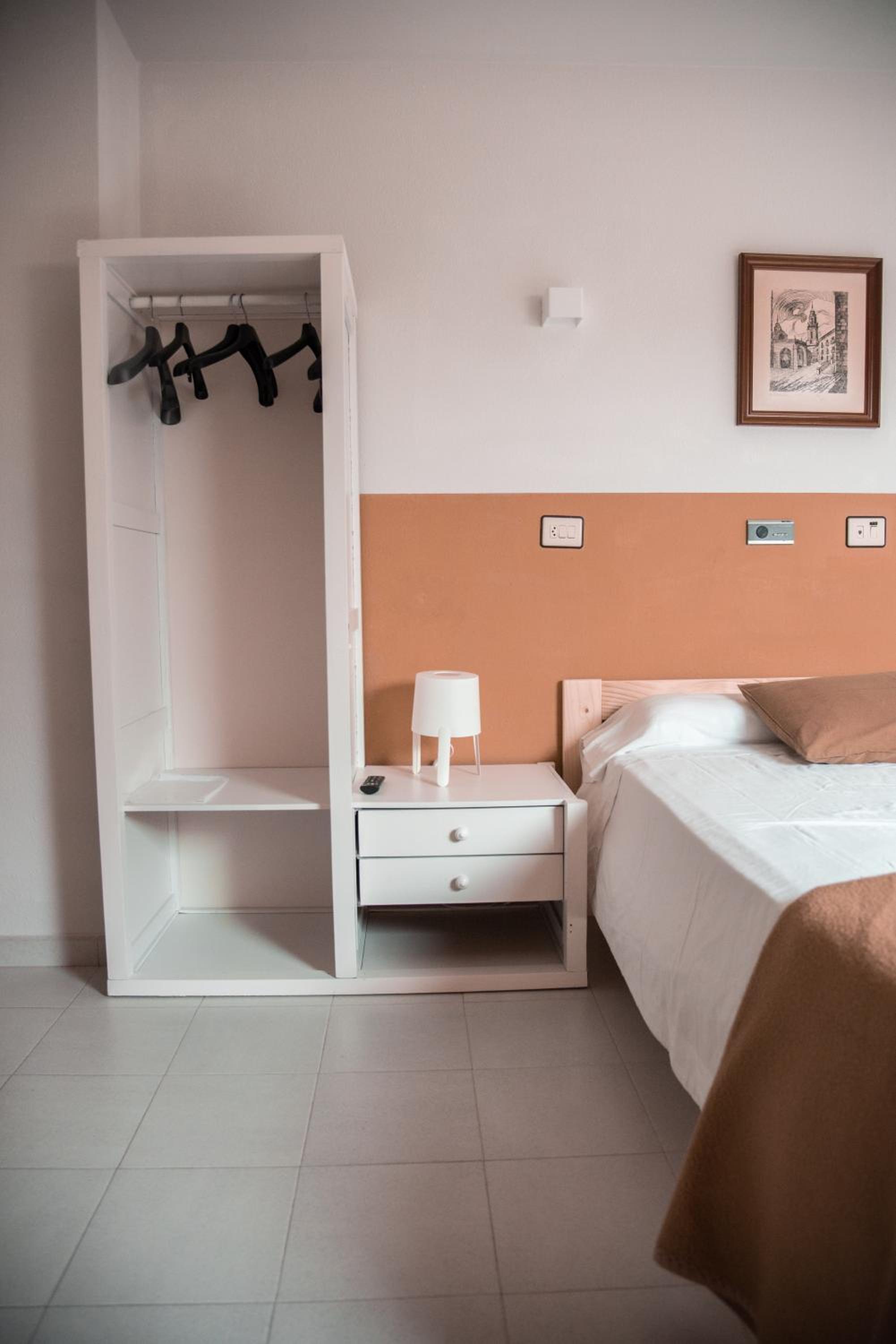 Twin Room - Photo 40