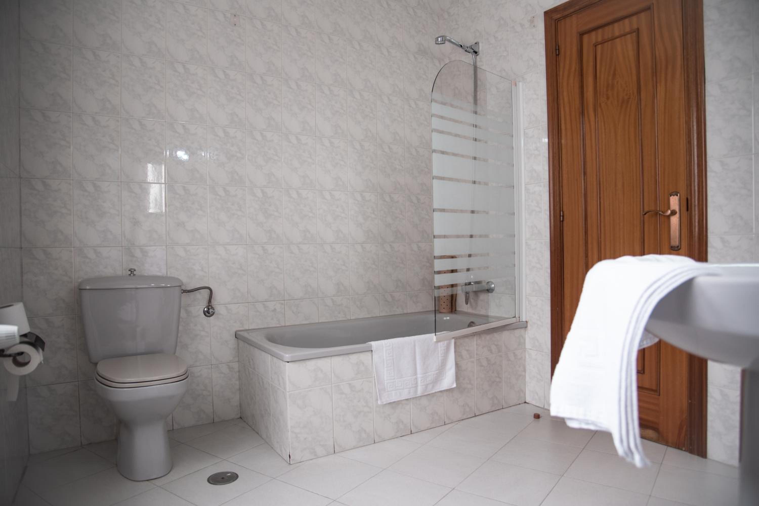 Twin Room - Photo 41