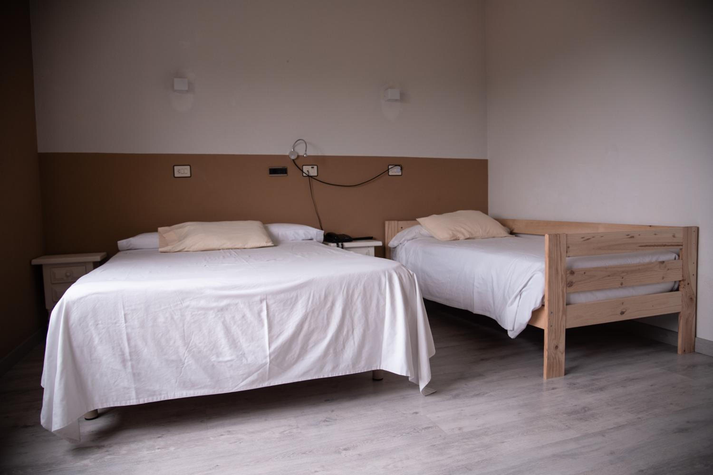 Double Room (2 Adults + 1 Child ) - Photo 6