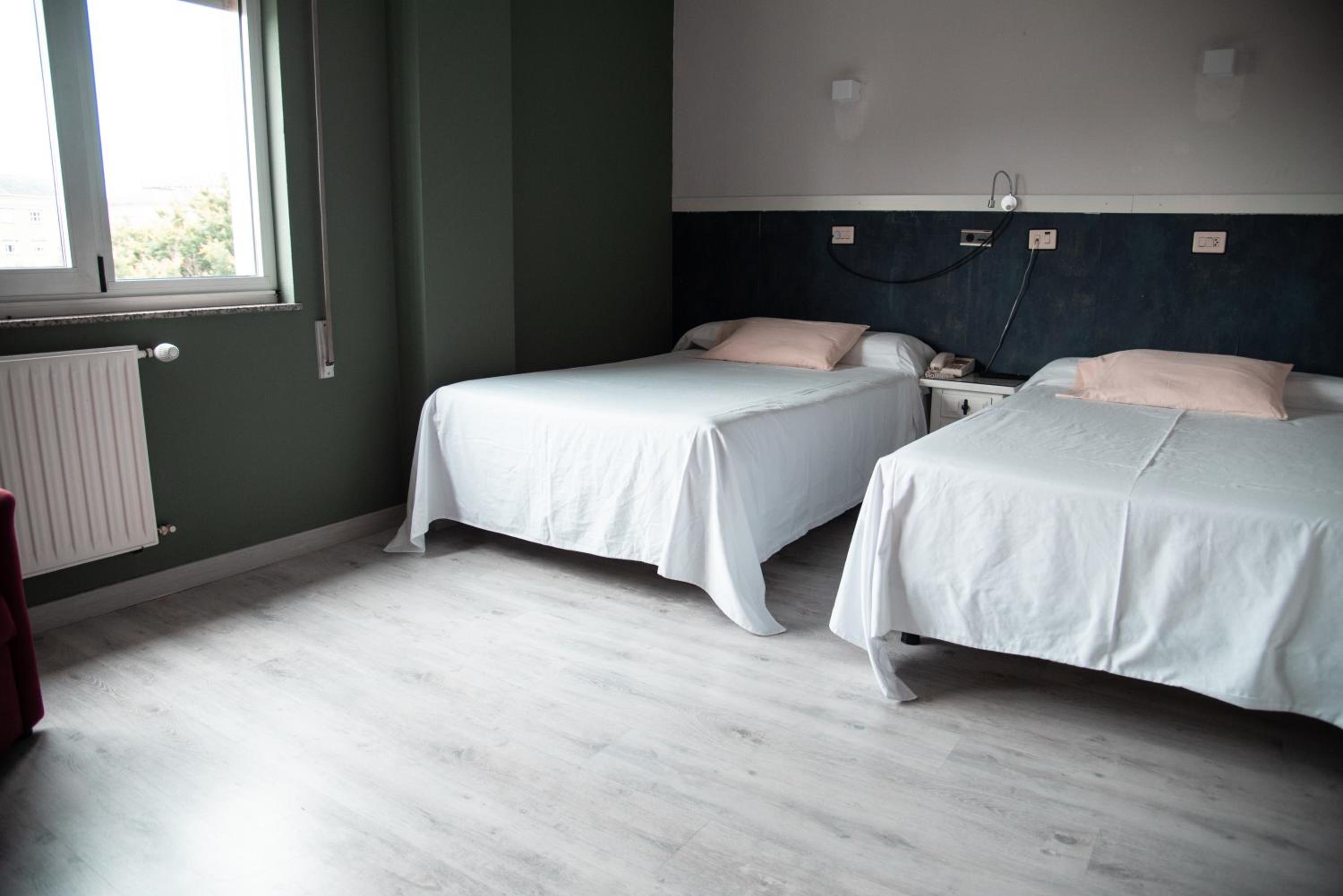 Twin Room - Photo 42