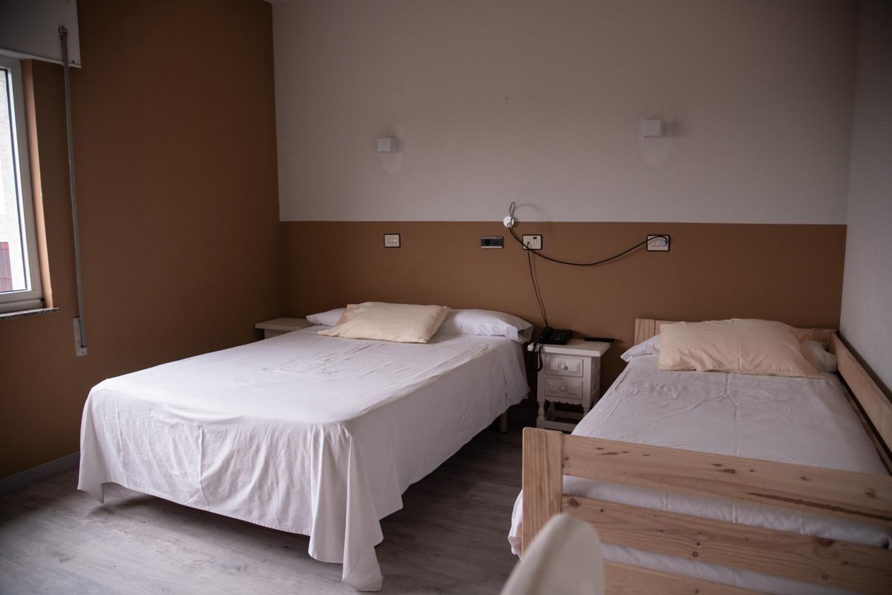 Double Room (2 Adults + 1 Child ) - Photo 4