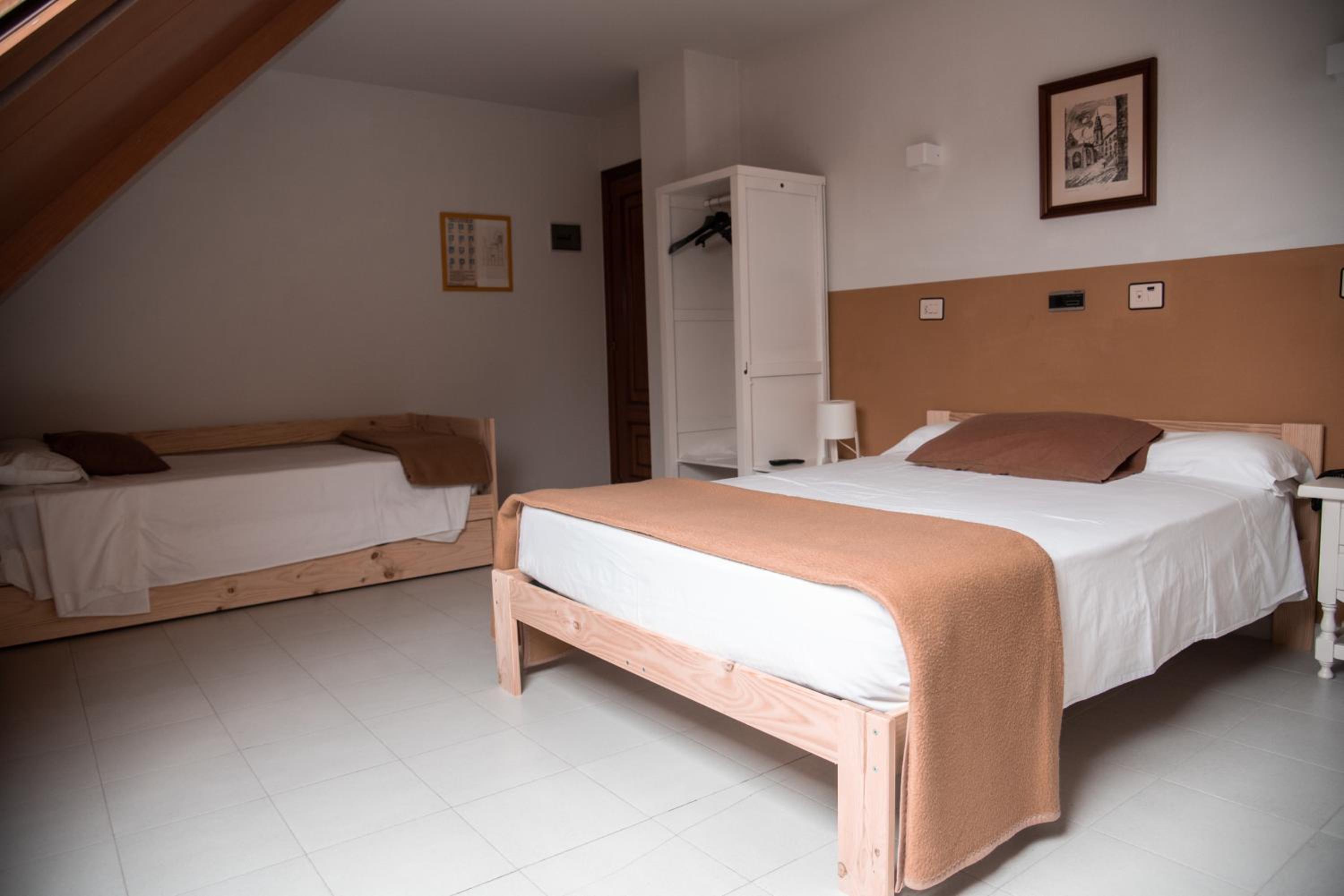 Double Room (2 Adults + 1 Child ) - Photo 5