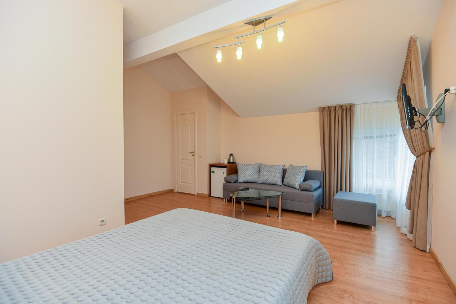 Double Room - Photo 17