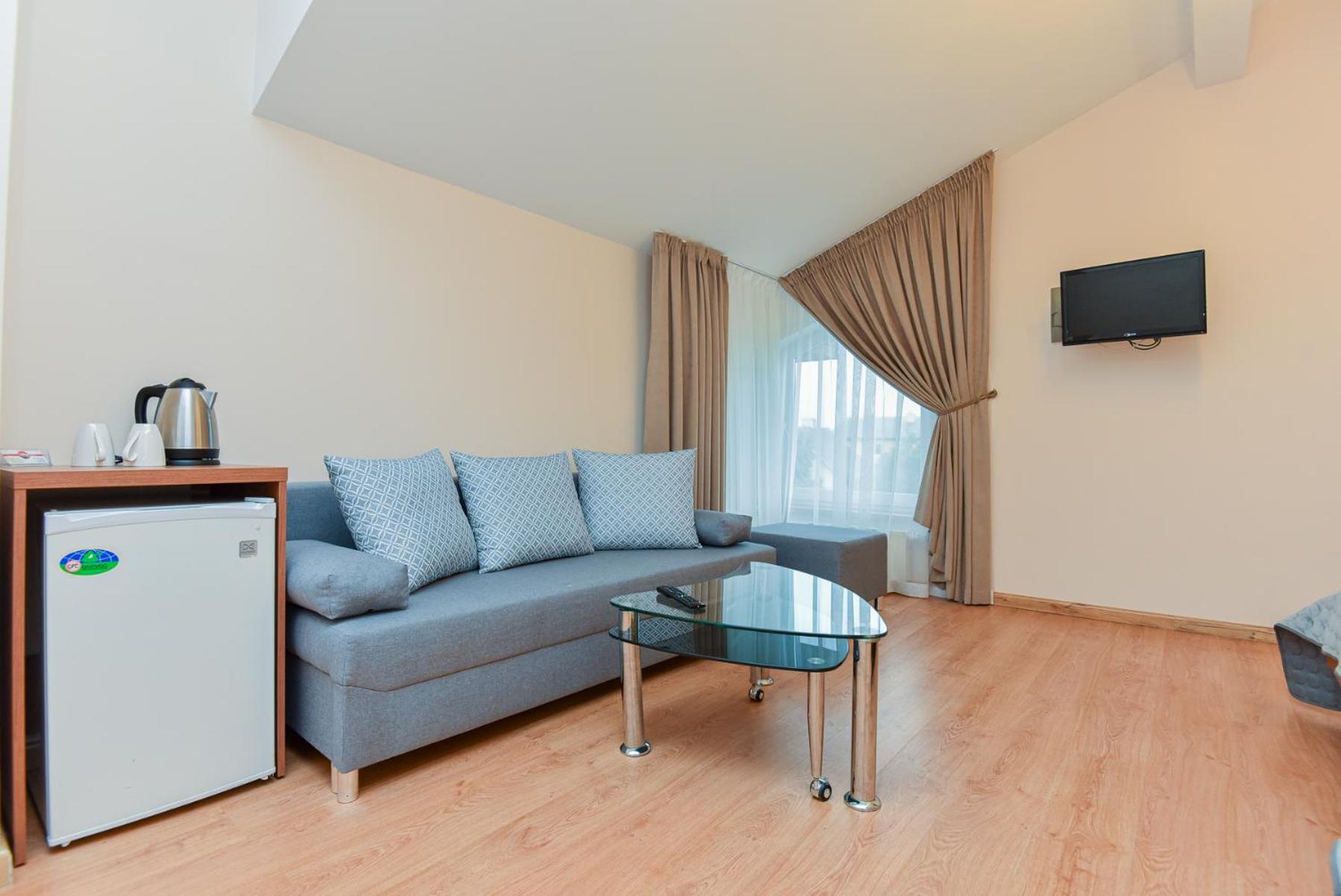 Double Room - Photo 12