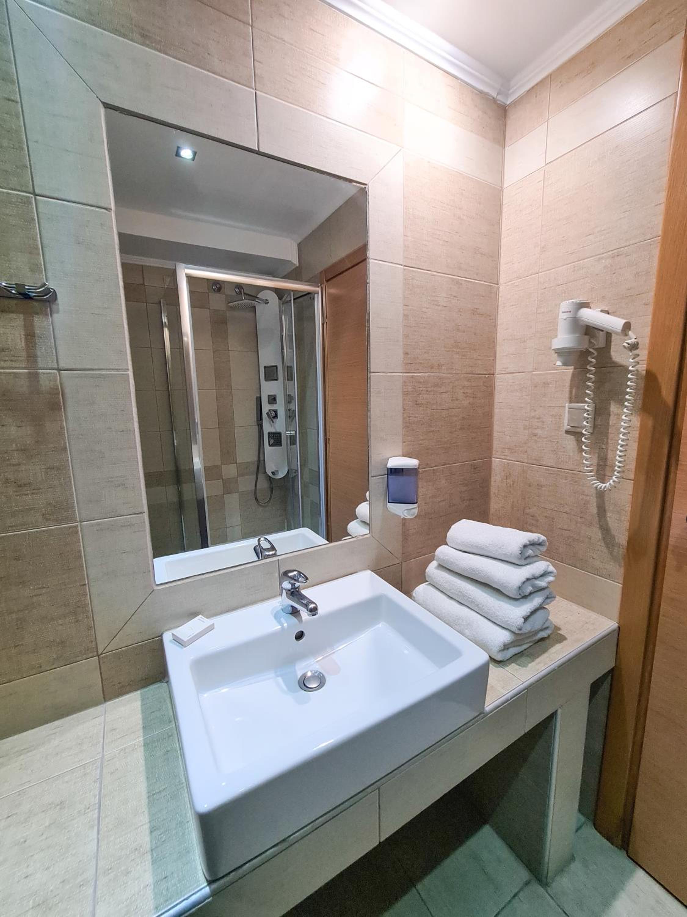 Triple Room - Photo 5