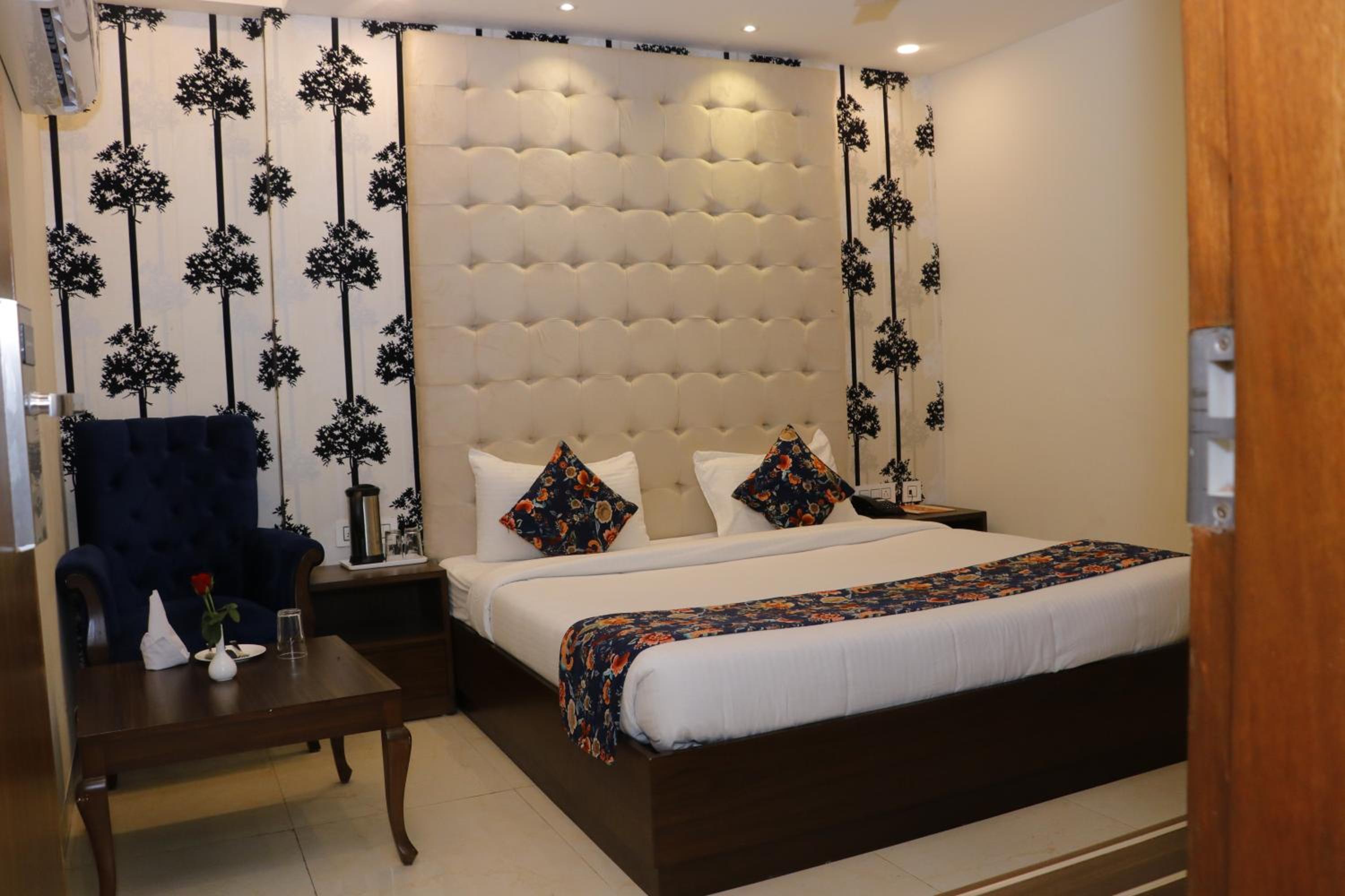Deluxe Room - Photo 3
