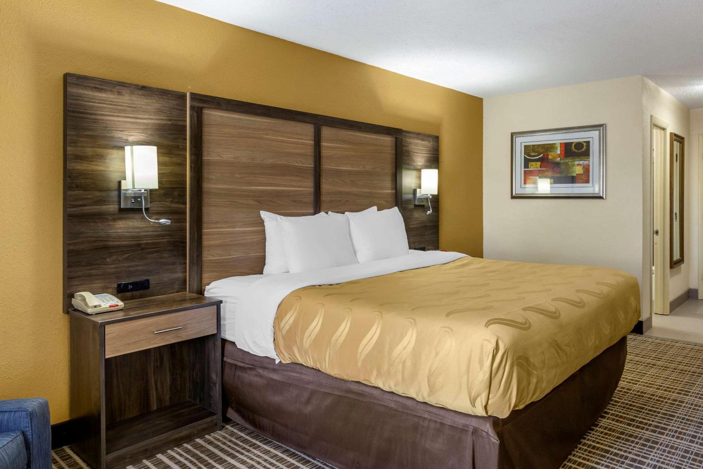 King Room - Non-Smoking - Photo 3