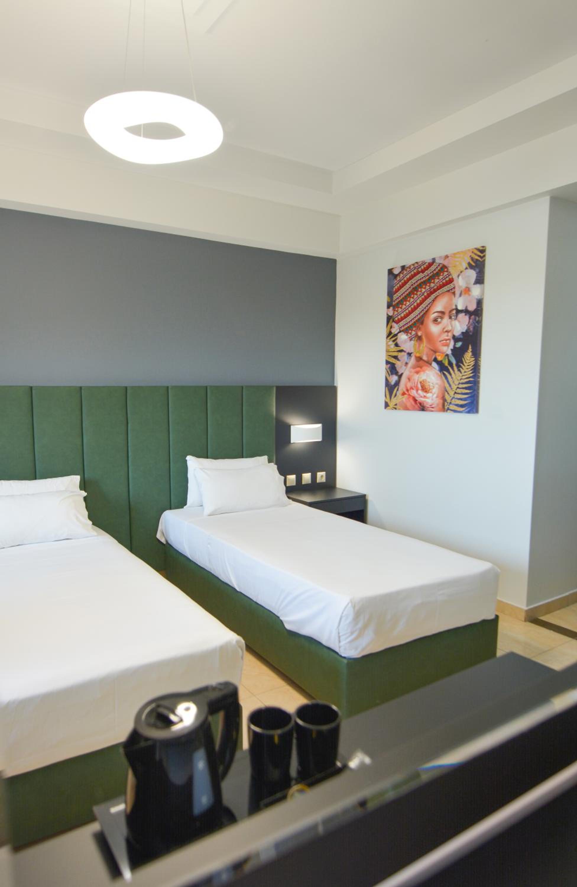 Standard Twin Room - Photo 8