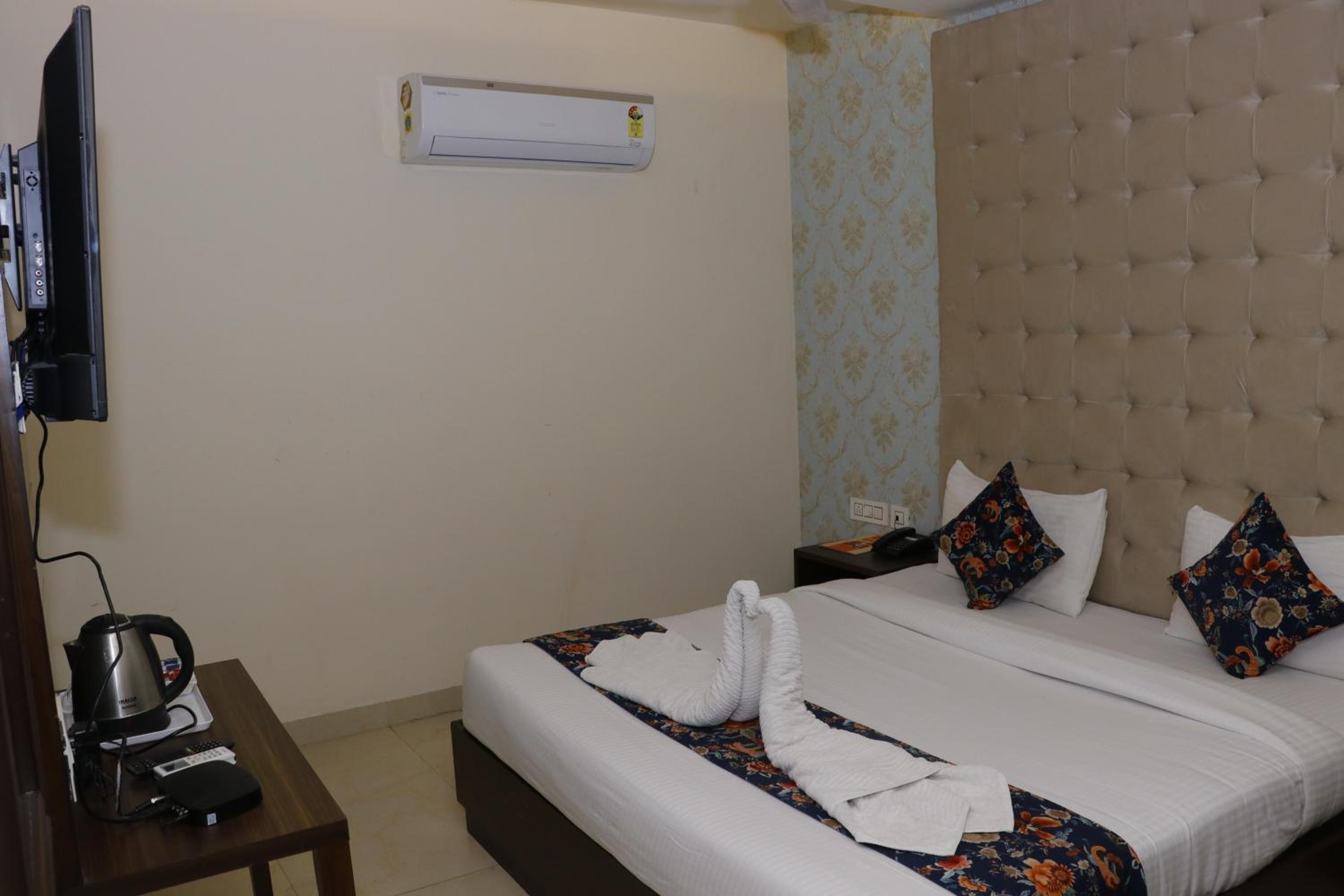 Superior King Room - Photo 4