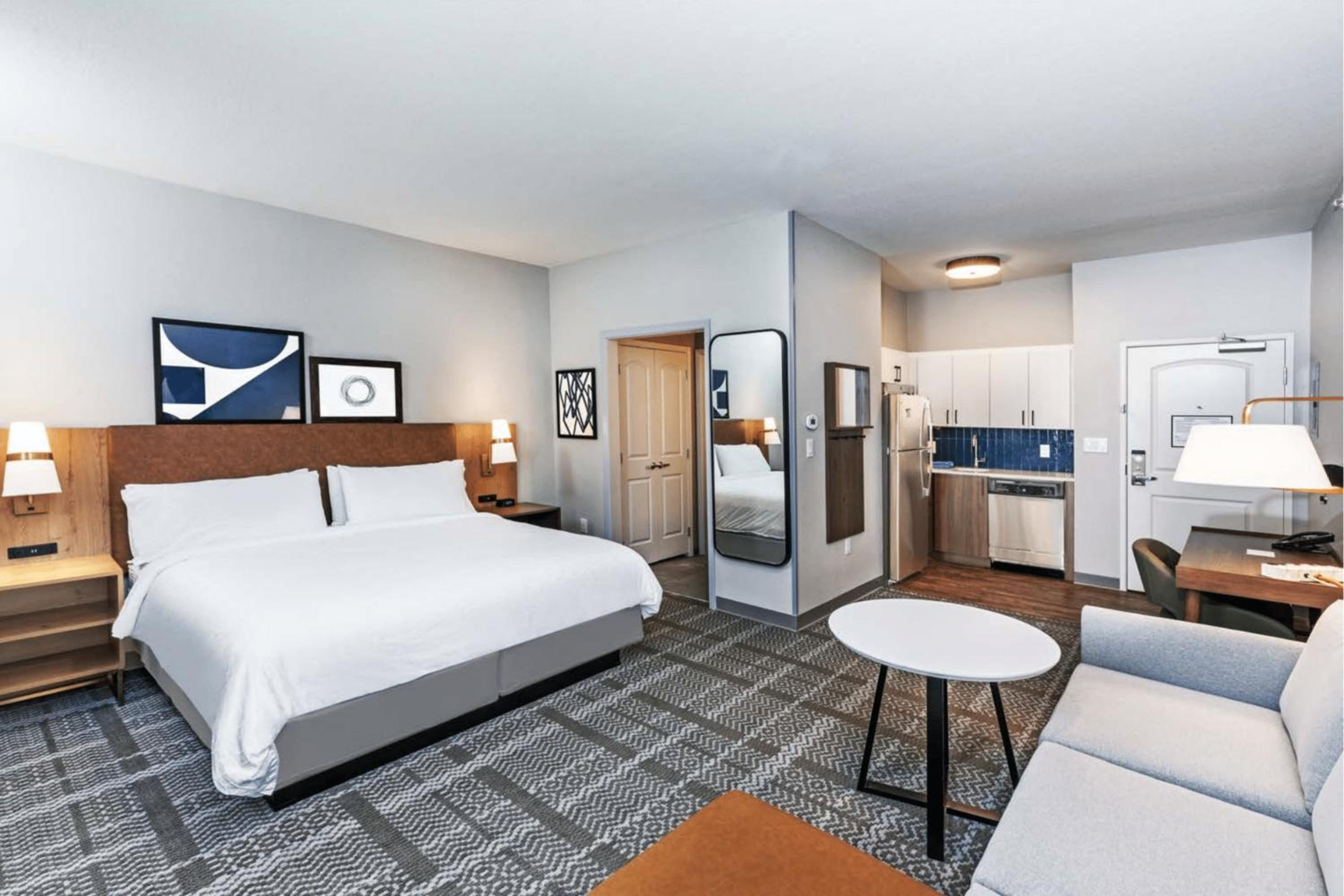 King Studio Suite - Photo 8