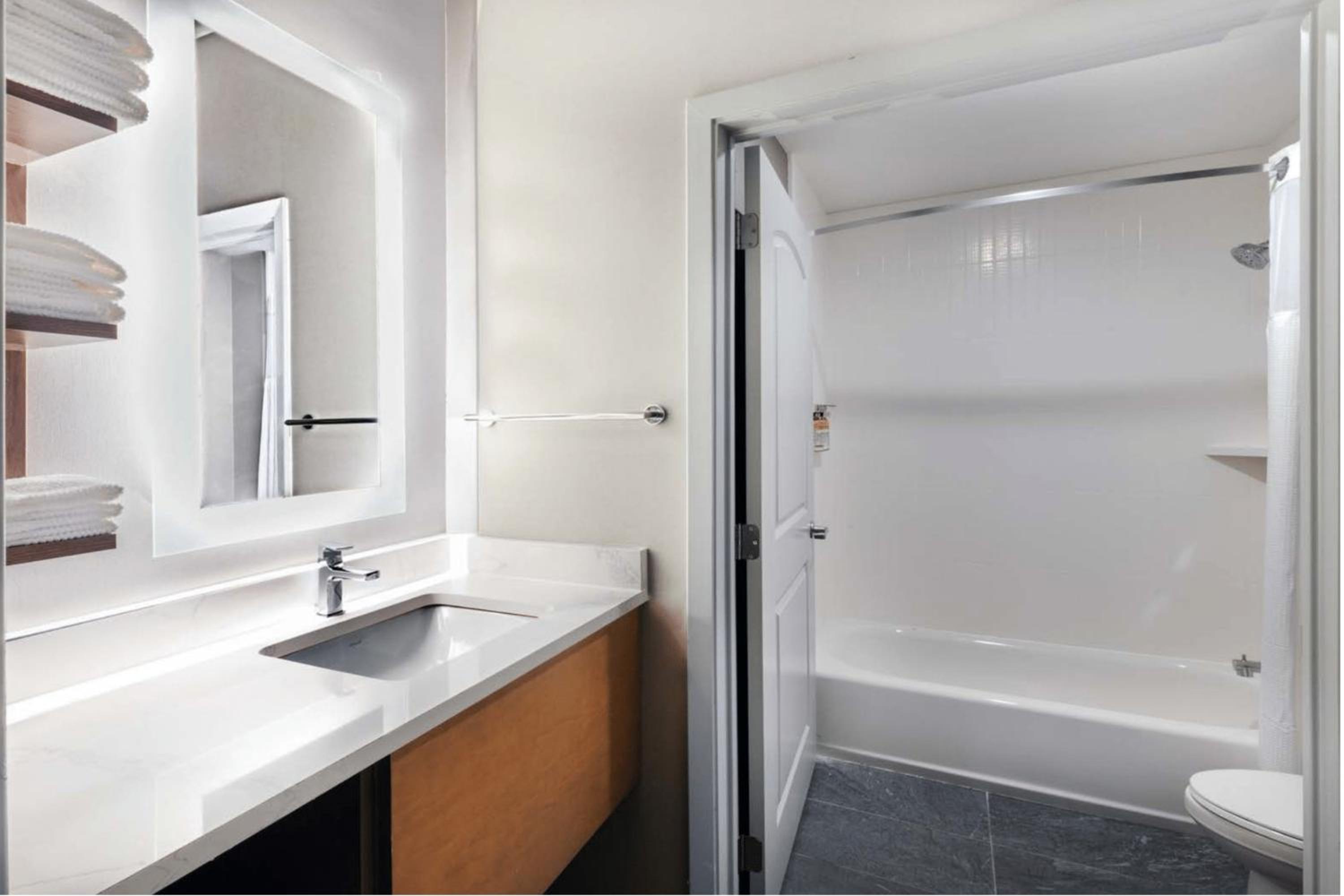 King Studio Suite - Photo 2