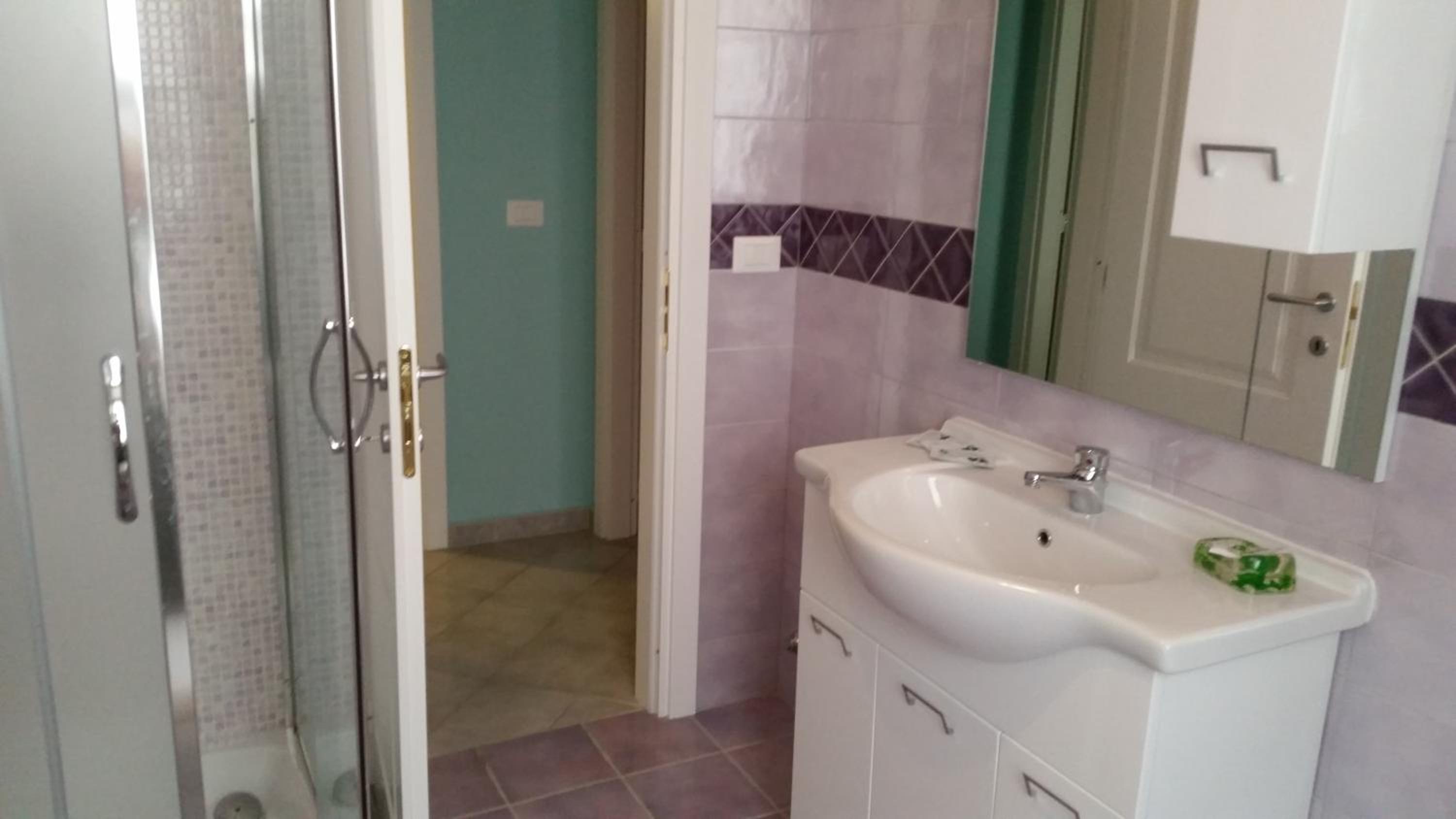 Quadruple Room with Private Bathroom - Photo 2