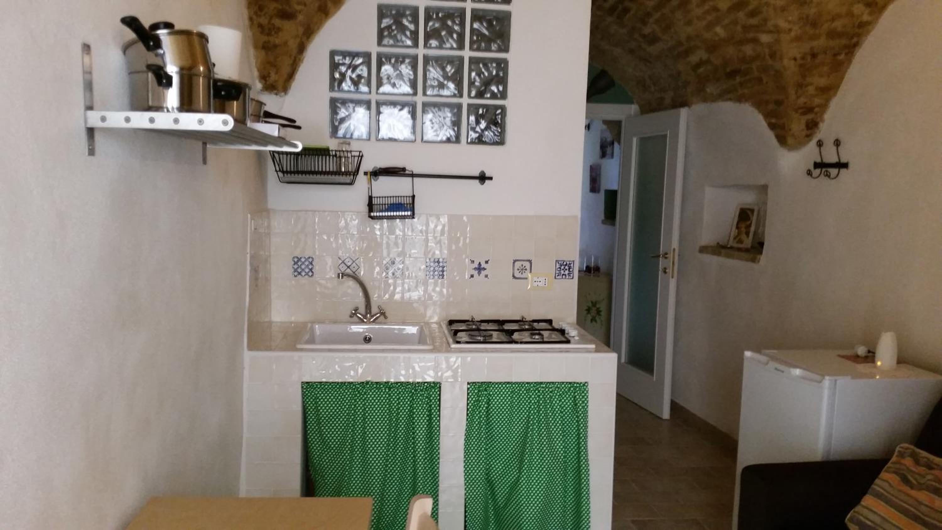 Basic Triple Room with Shared Bathroom photo 2