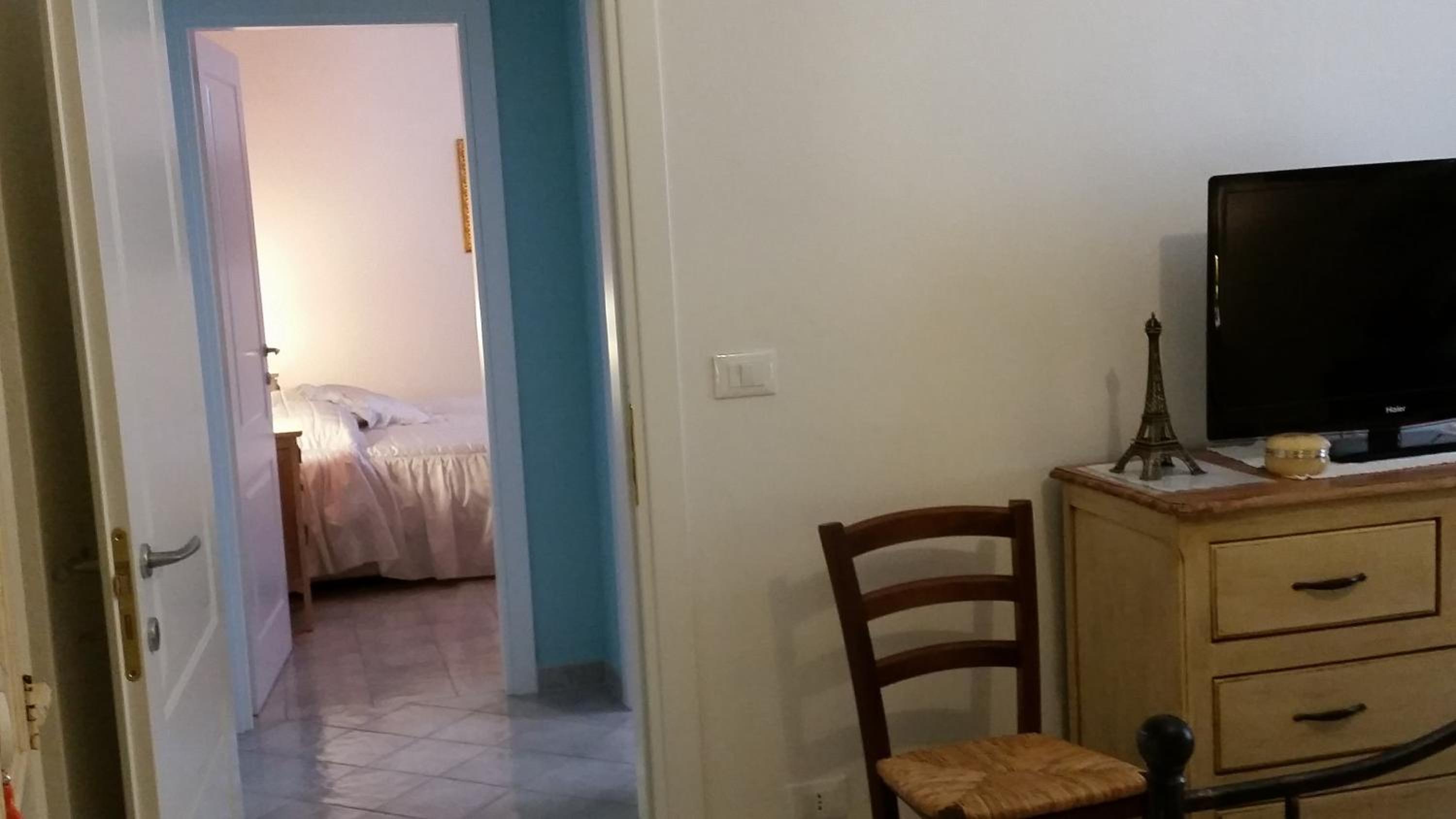 Quadruple Room with Private Bathroom - Photo 4