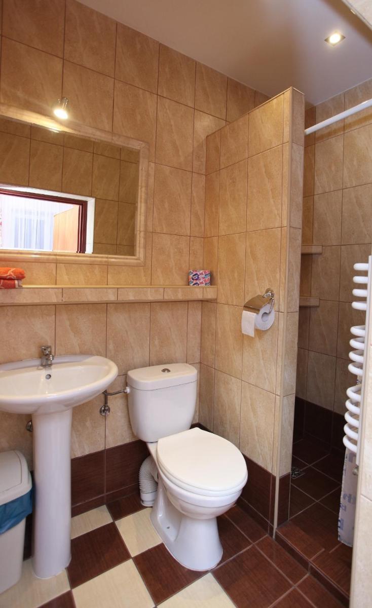 Quadruple Room with Private Bathroom photo 1