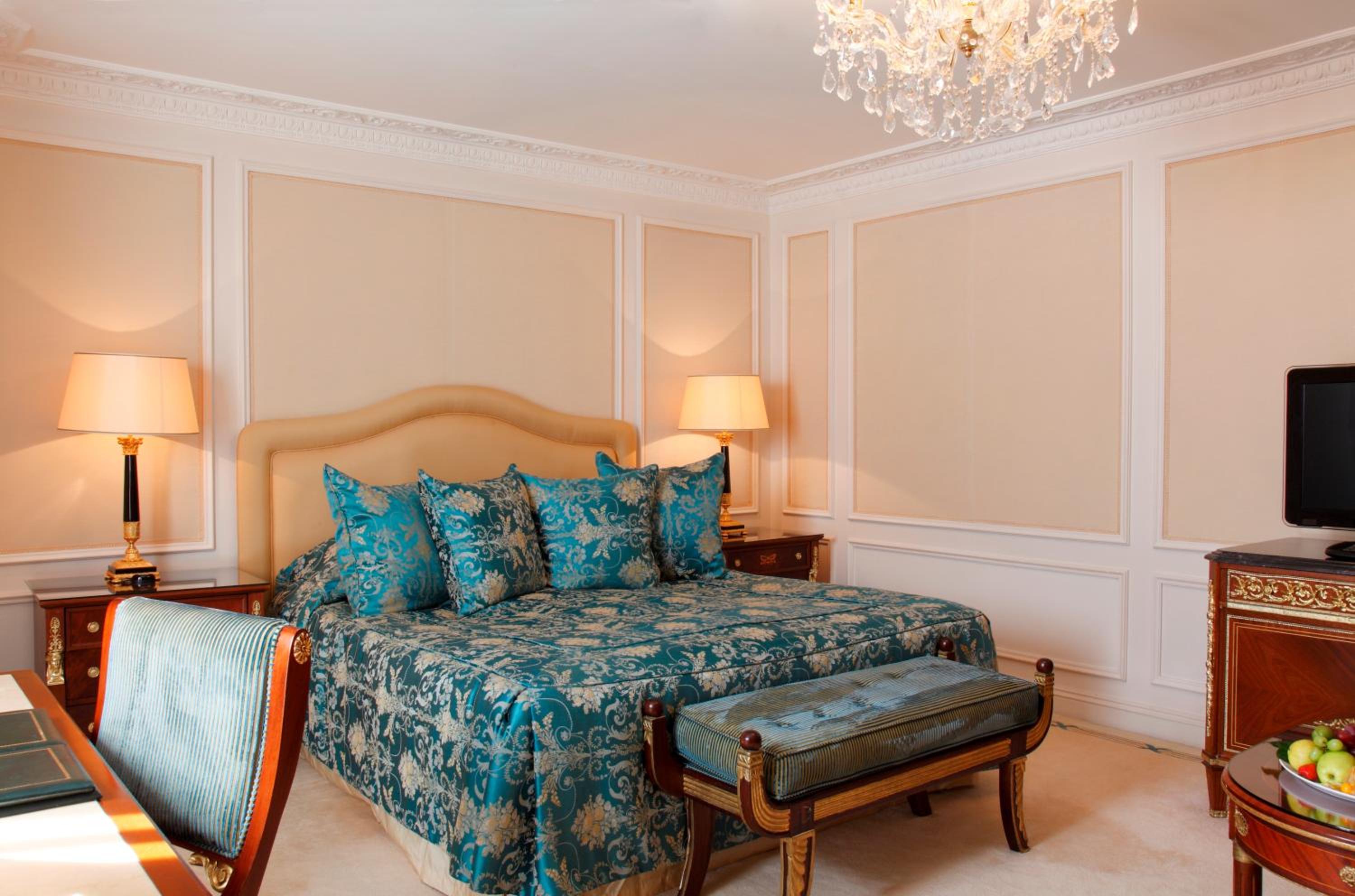 Deluxe King Room photo 1