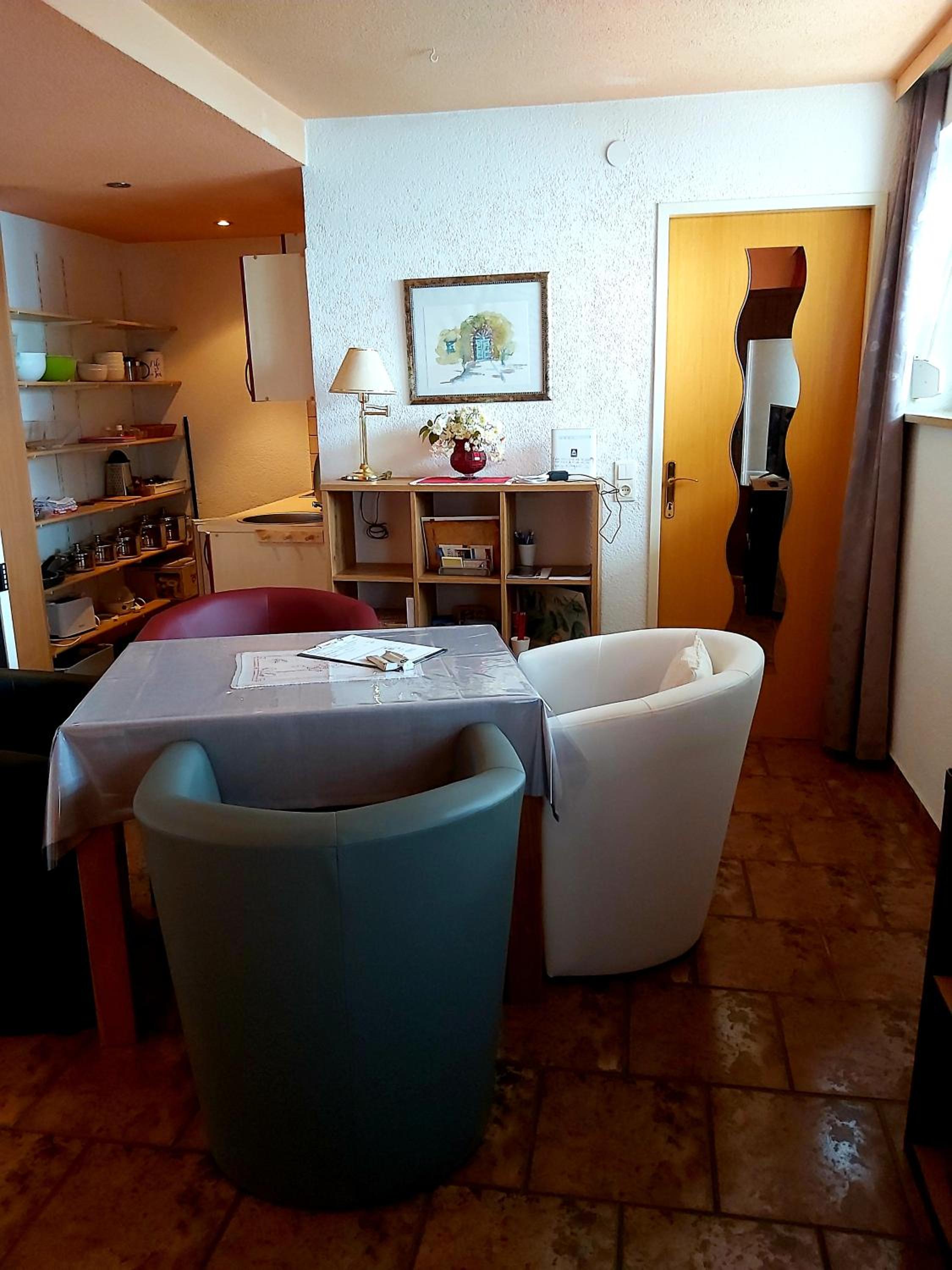 One-Bedroom Apartment - Photo 3