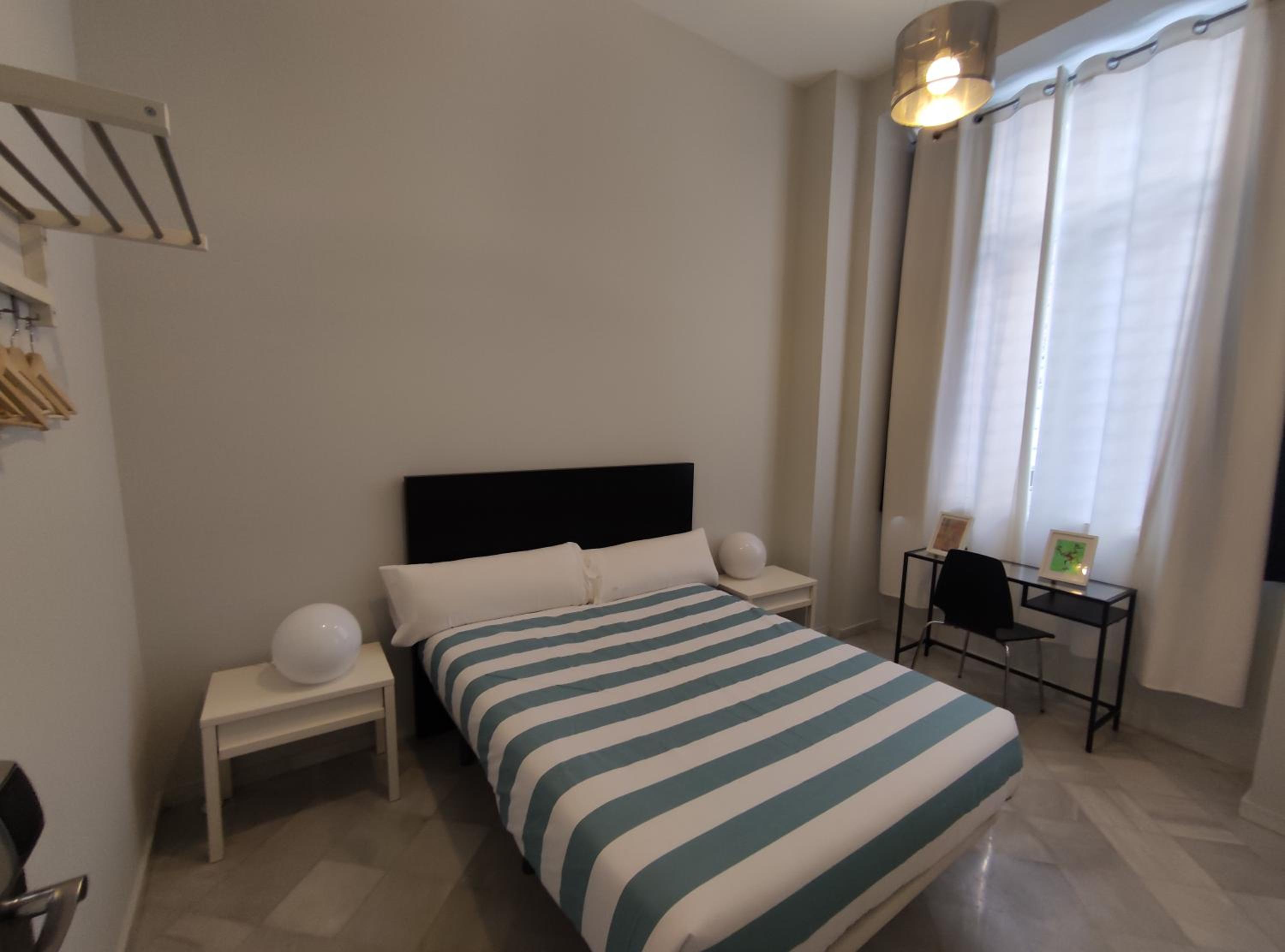 Double Room with Private Bathroom - Photo 6
