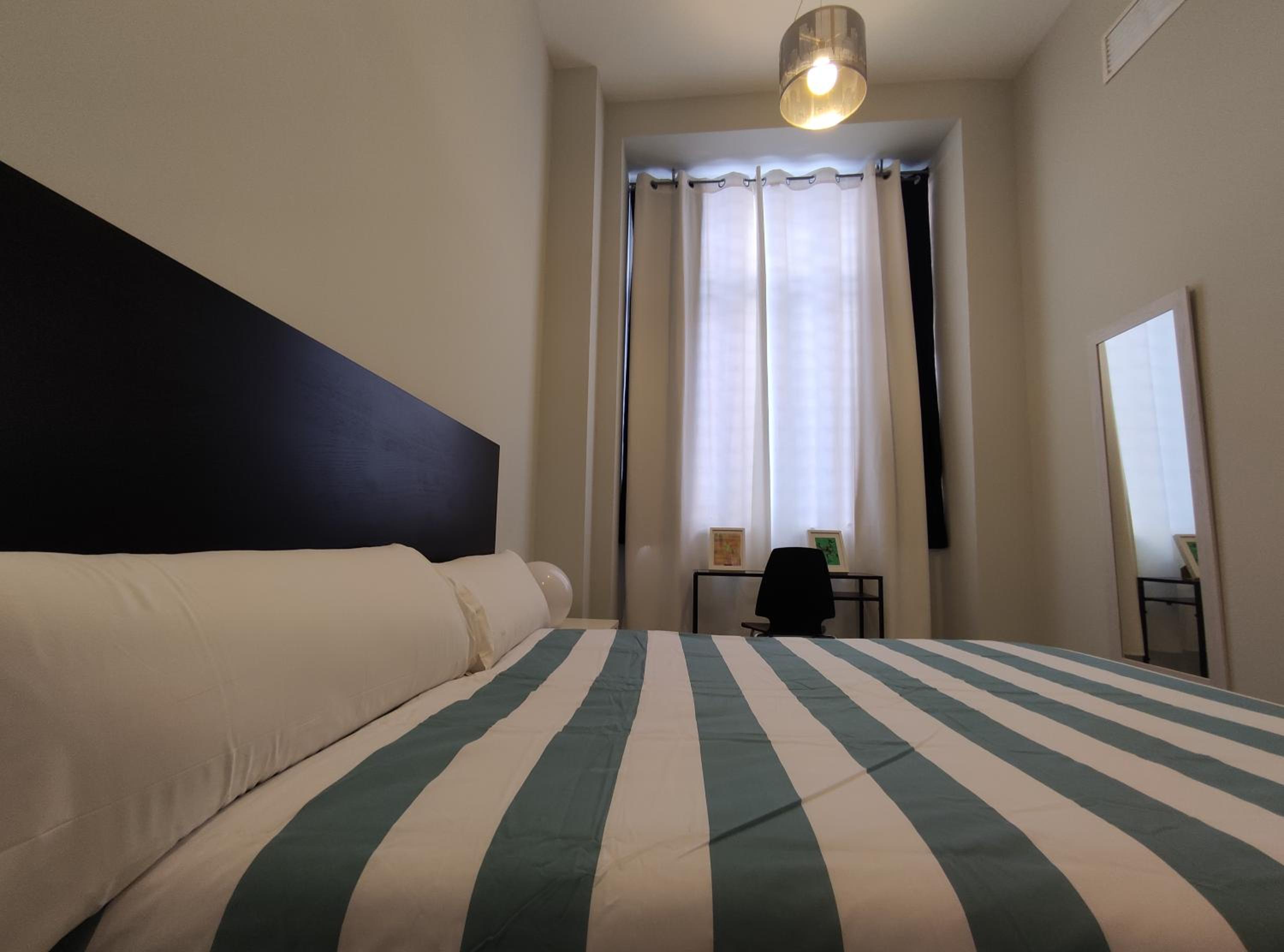 Double Room with Private Bathroom - Photo 5
