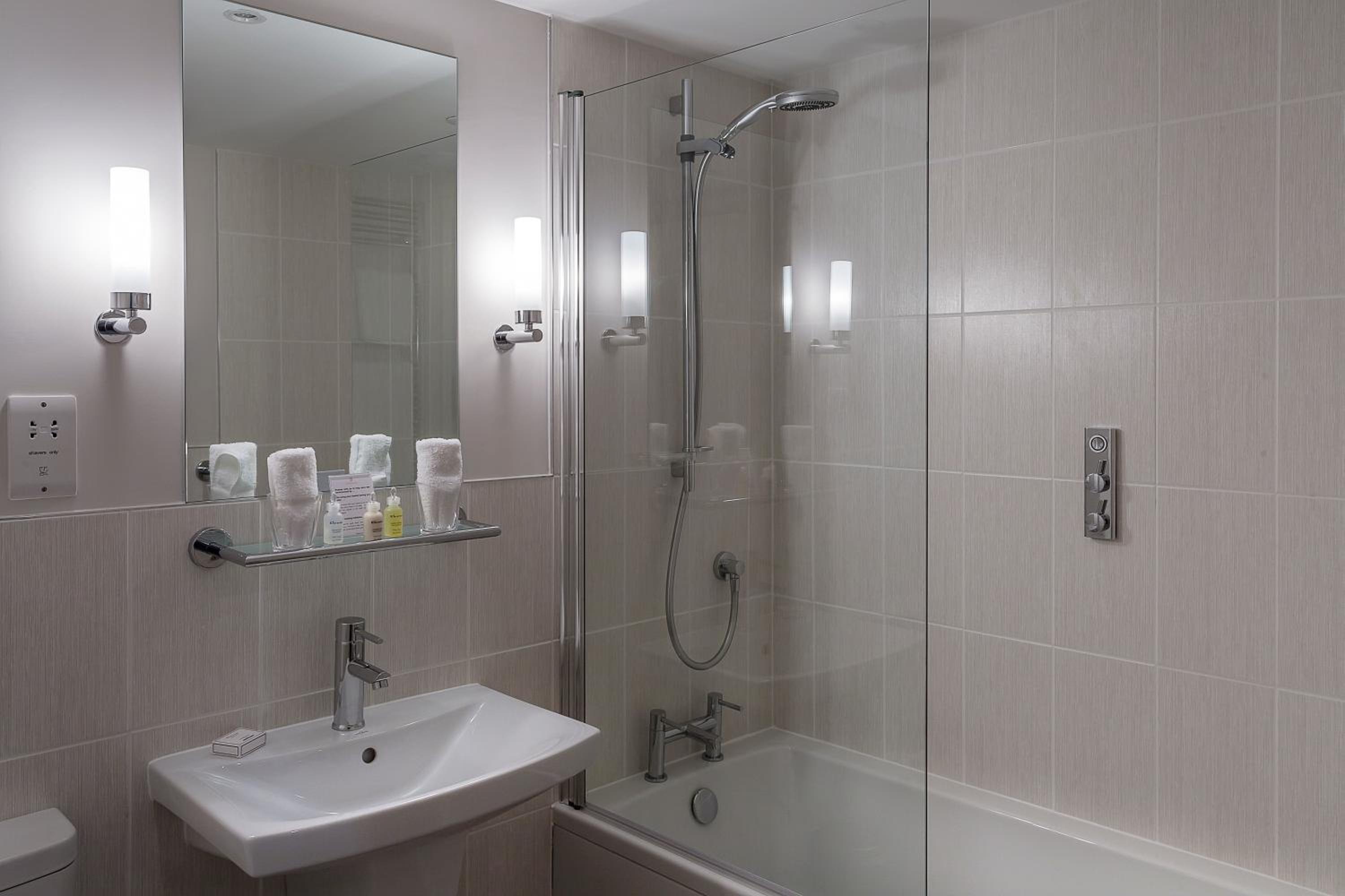 Roomy Signature Room - Photo 6
