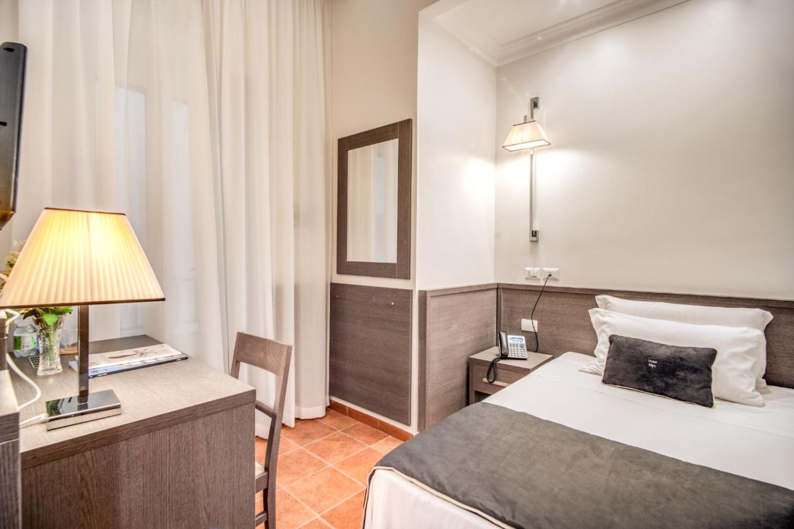 Economy Double Room photo 2