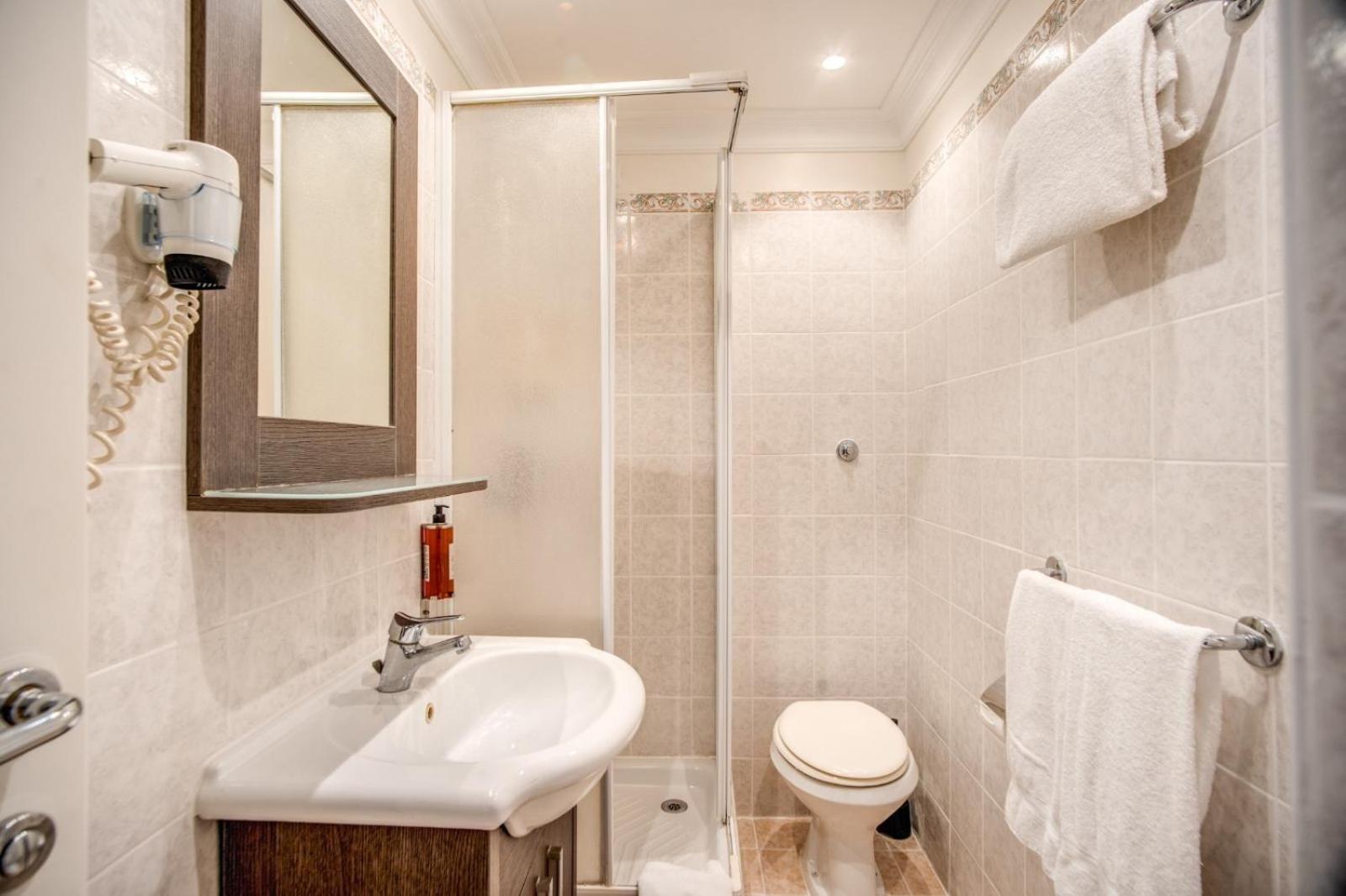 Standard Double or Twin Room photo 3