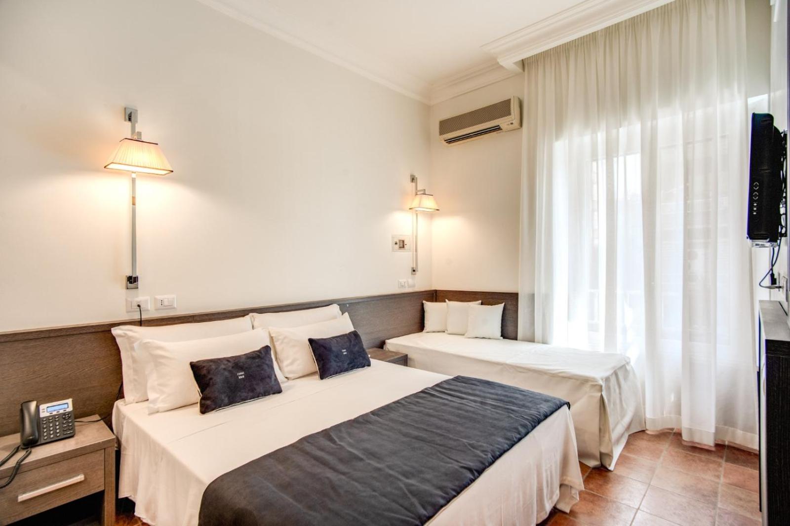 Large Twin Room photo 3