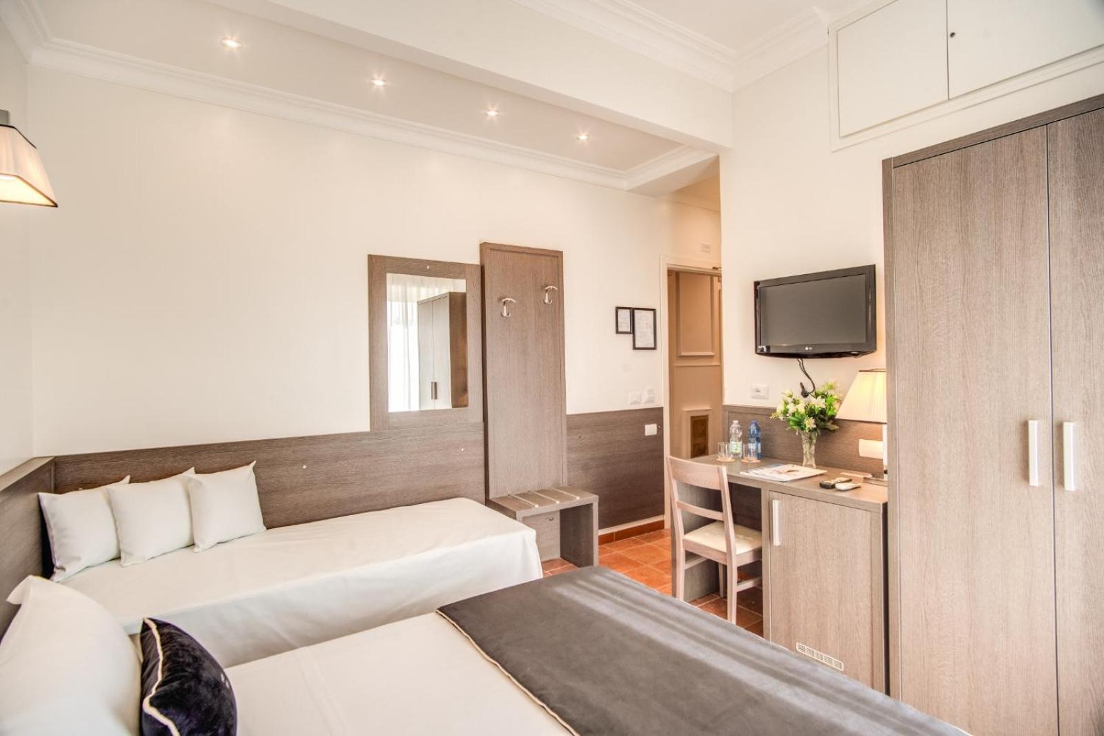 Standard Double or Twin Room photo 3
