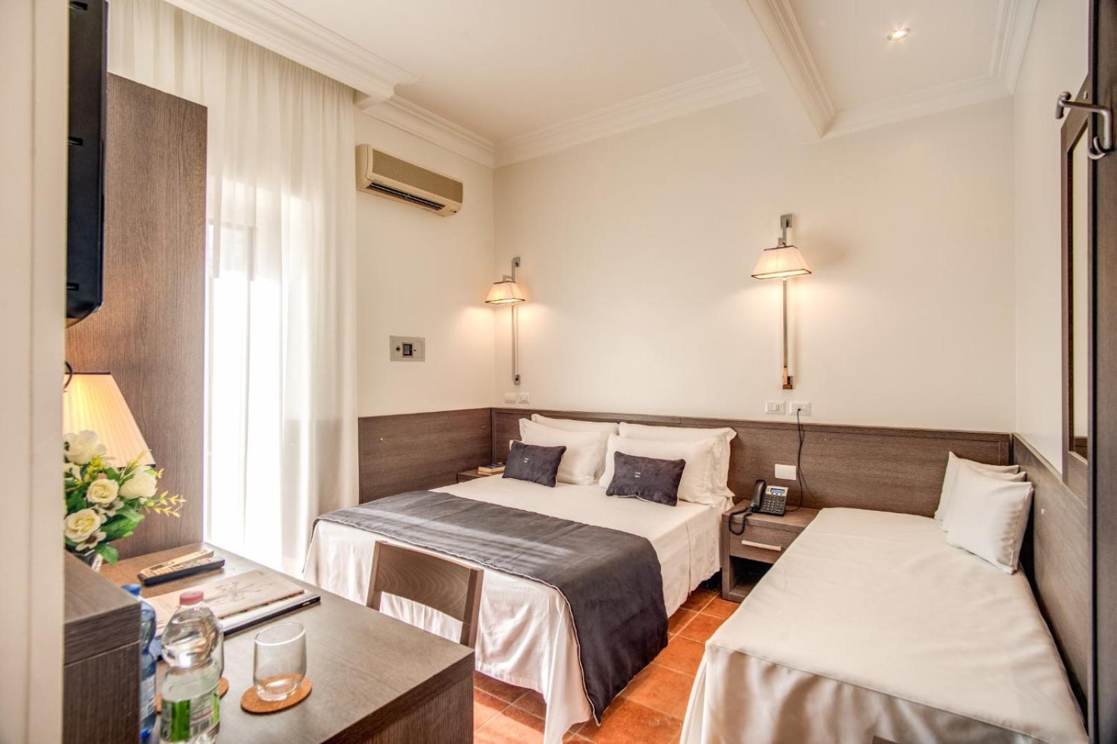 Standard Double or Twin Room photo 2