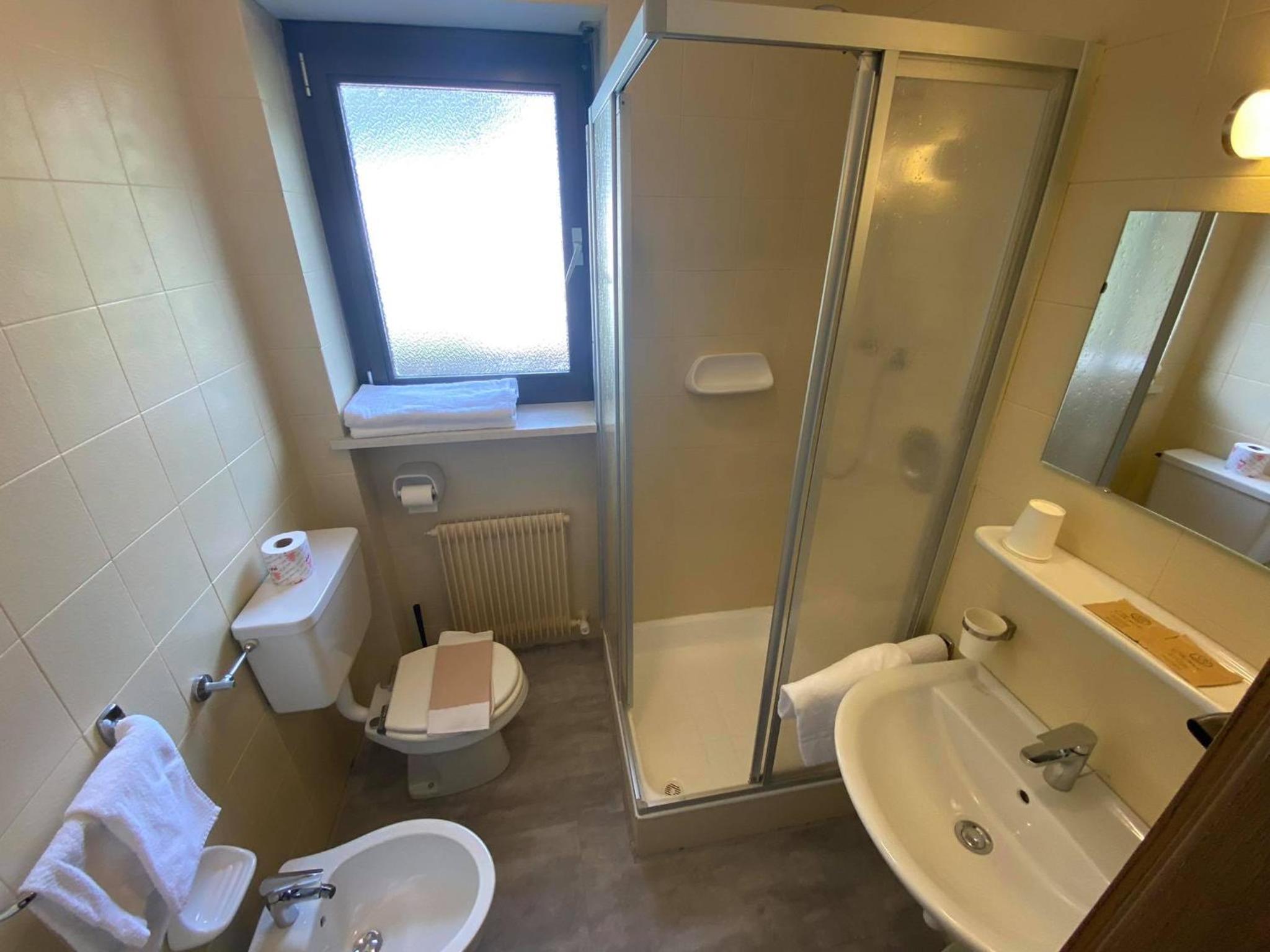 Double Room with Balcony - Photo 3