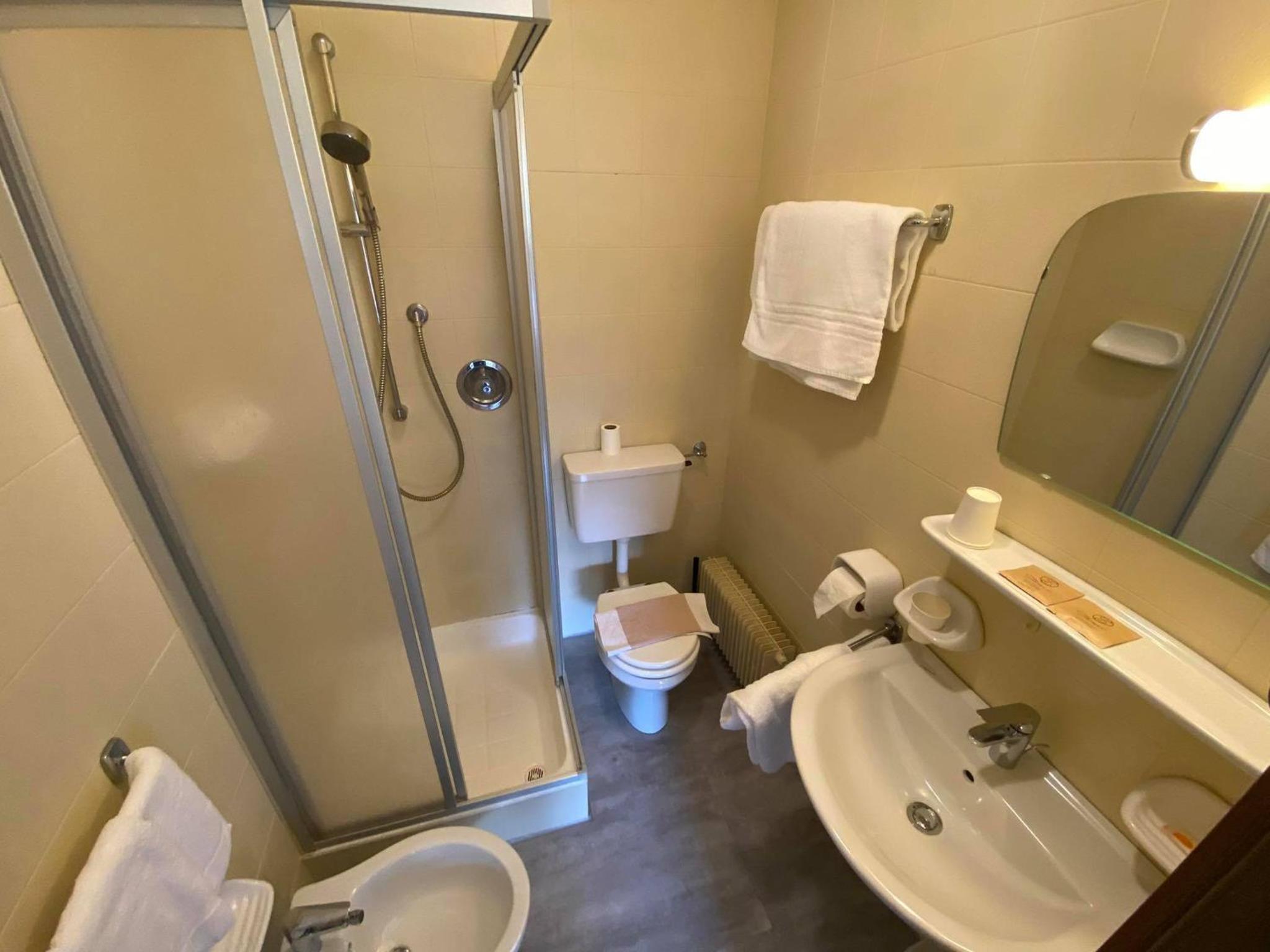 Double Room with Balcony - Photo 19