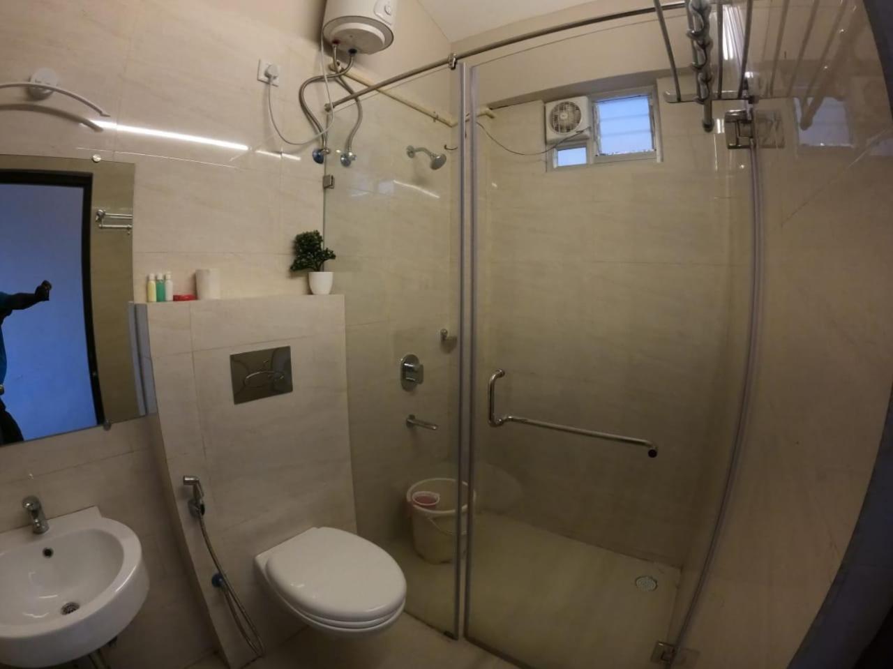 Queen Room with Balcony - Photo 3