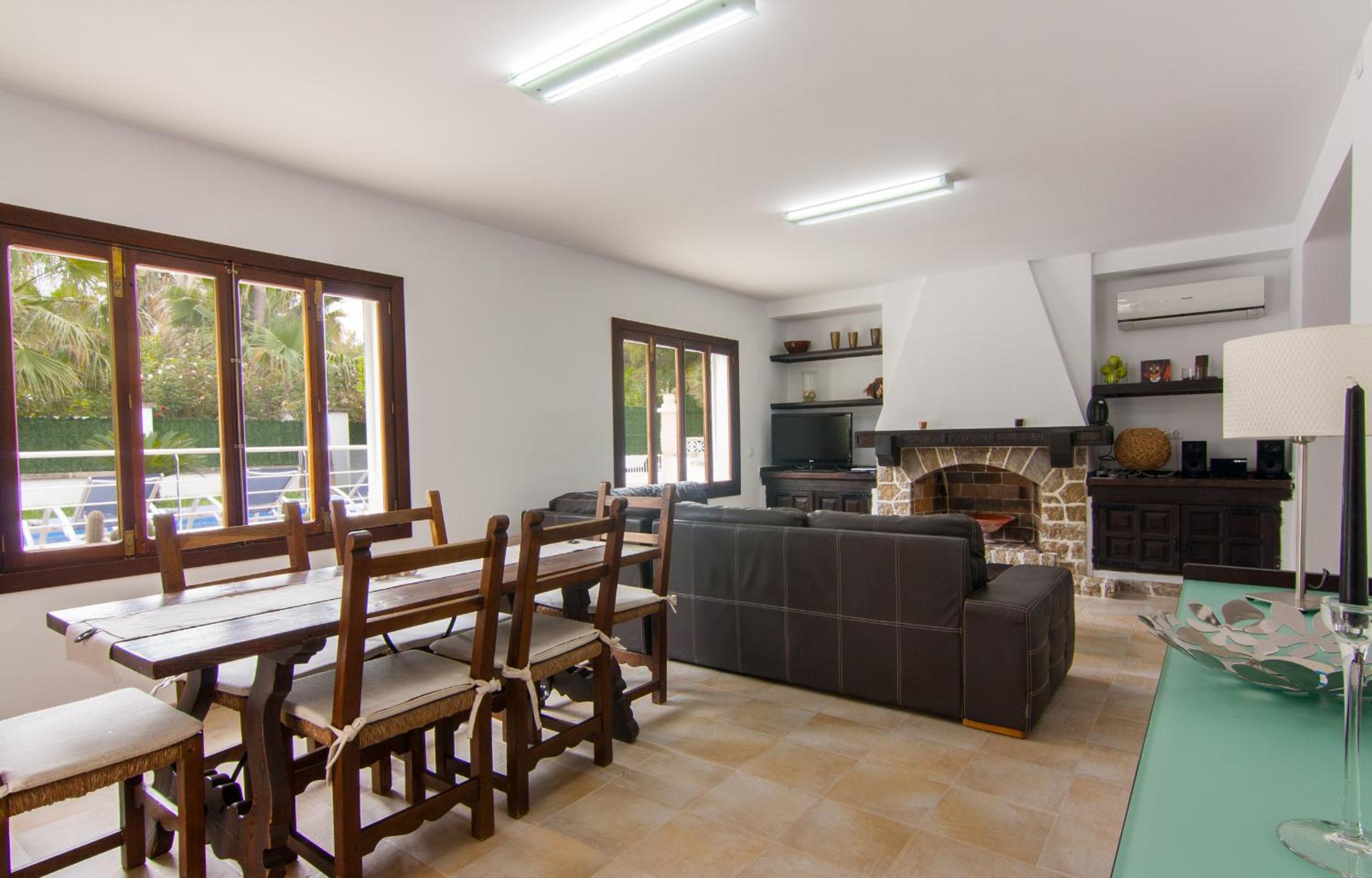 Four-Bedroom Vacation Home photo 2