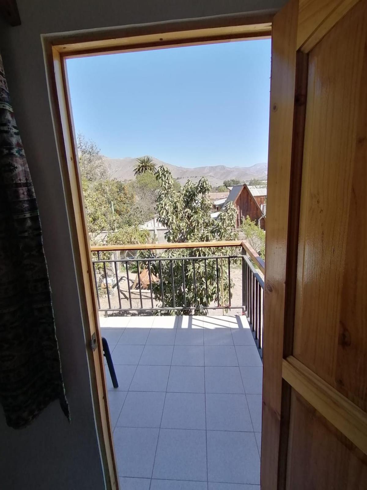 Apartment with Mountain View