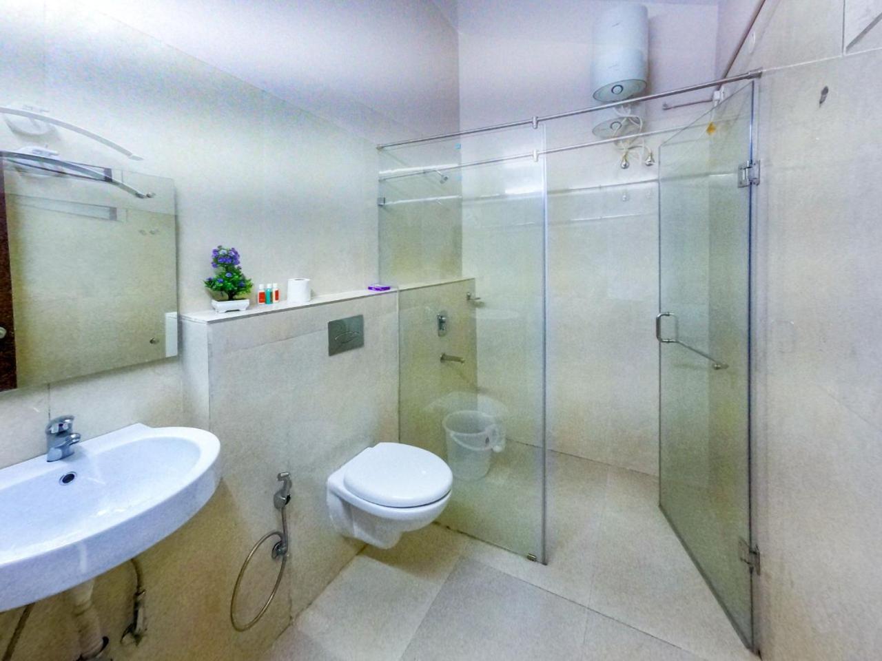 Queen Room with Balcony - Photo 2