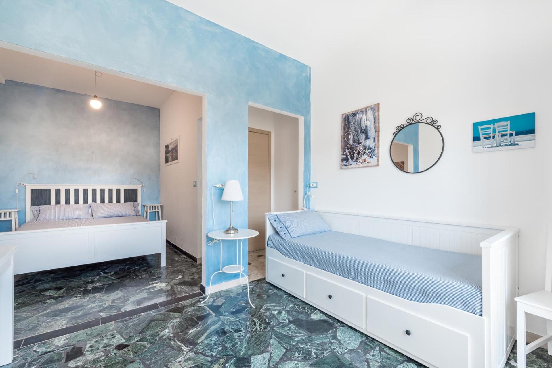 Triple Room with Private Bathroom - Photo 11
