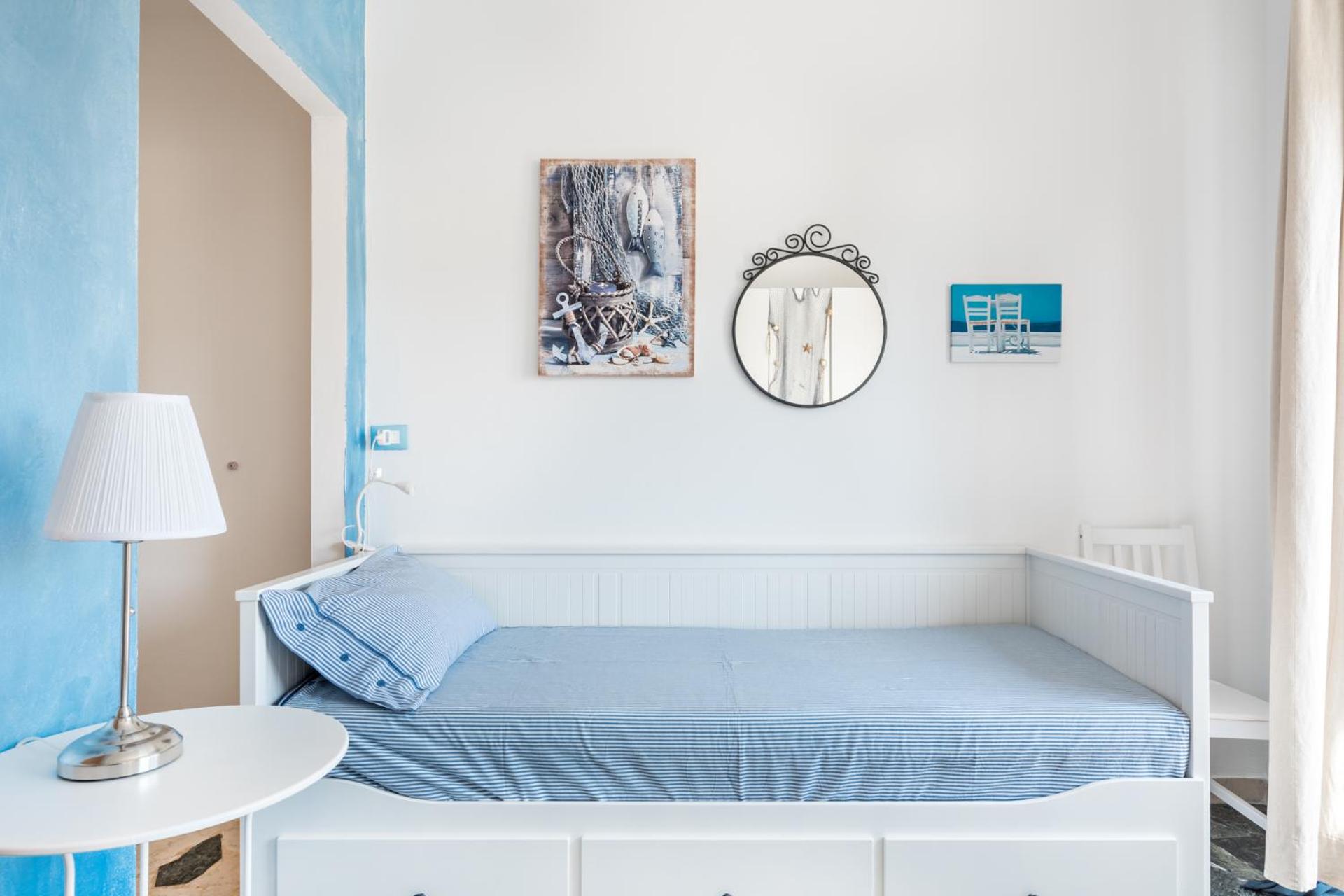 Triple Room with Private Bathroom - Photo 10