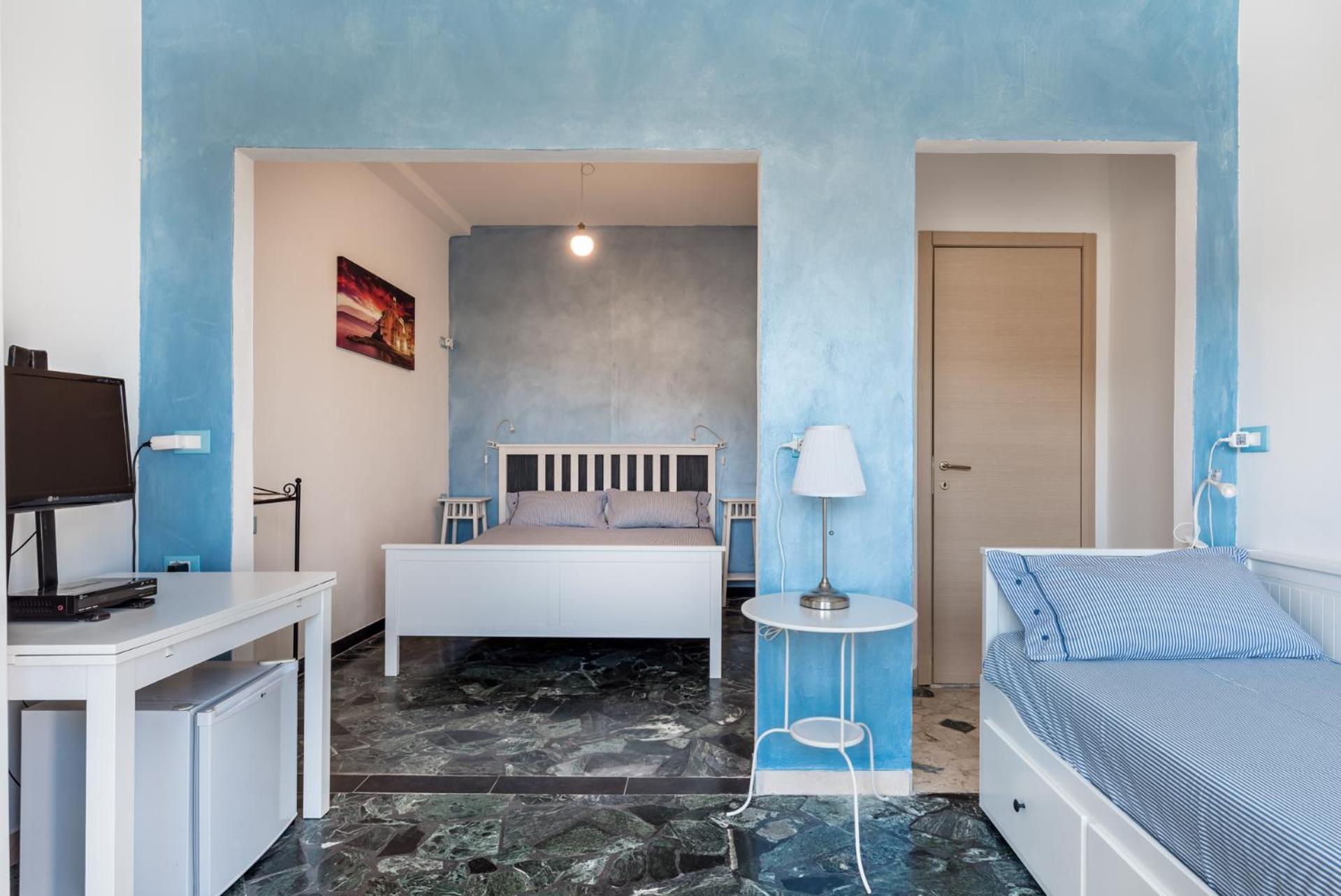 Triple Room with Private Bathroom - Photo 1