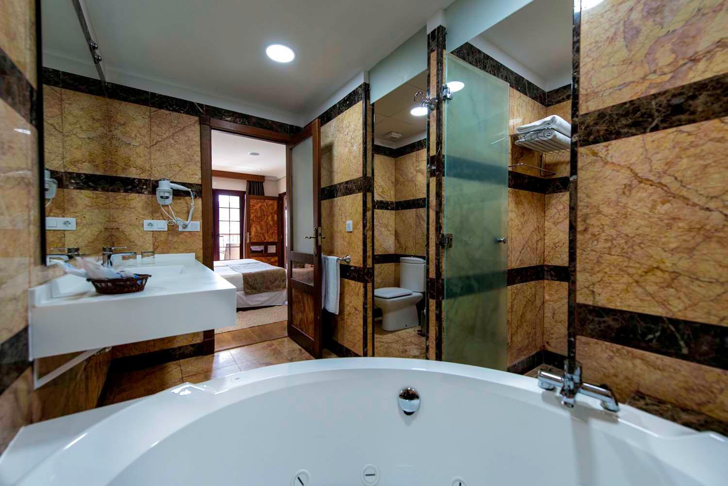 Suite with Mountain View - Photo 4