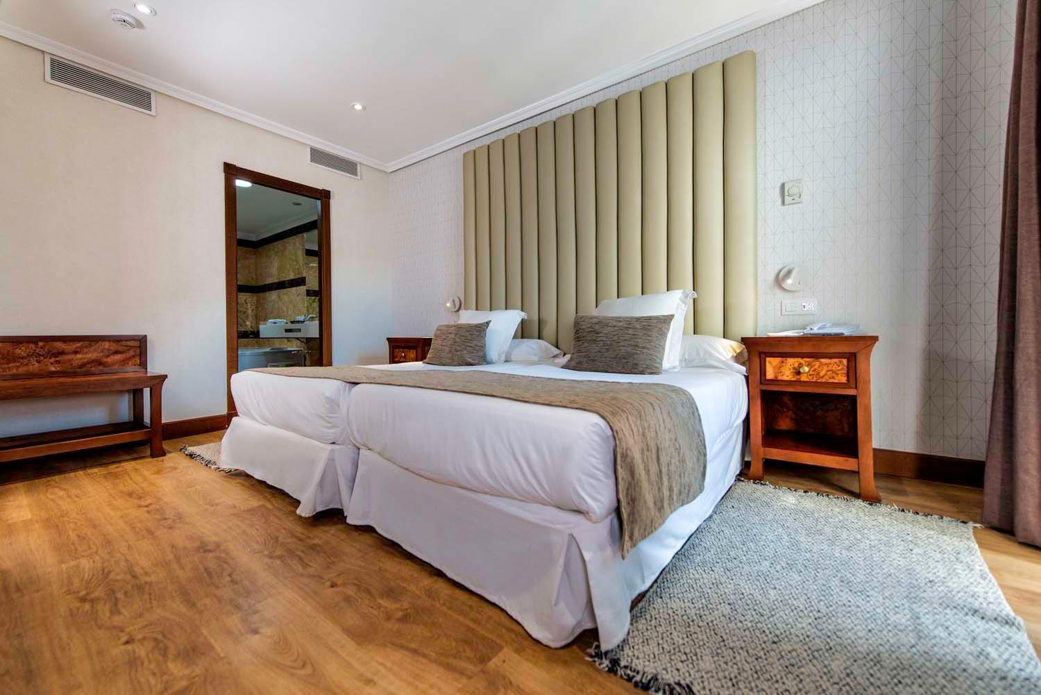 Suite with Mountain View - Photo 3