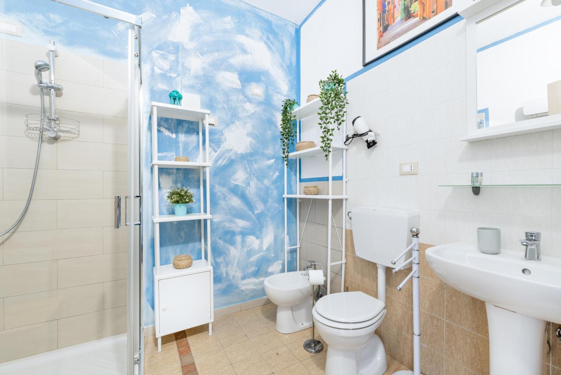 Double Room with Private Bathroom - Photo 7
