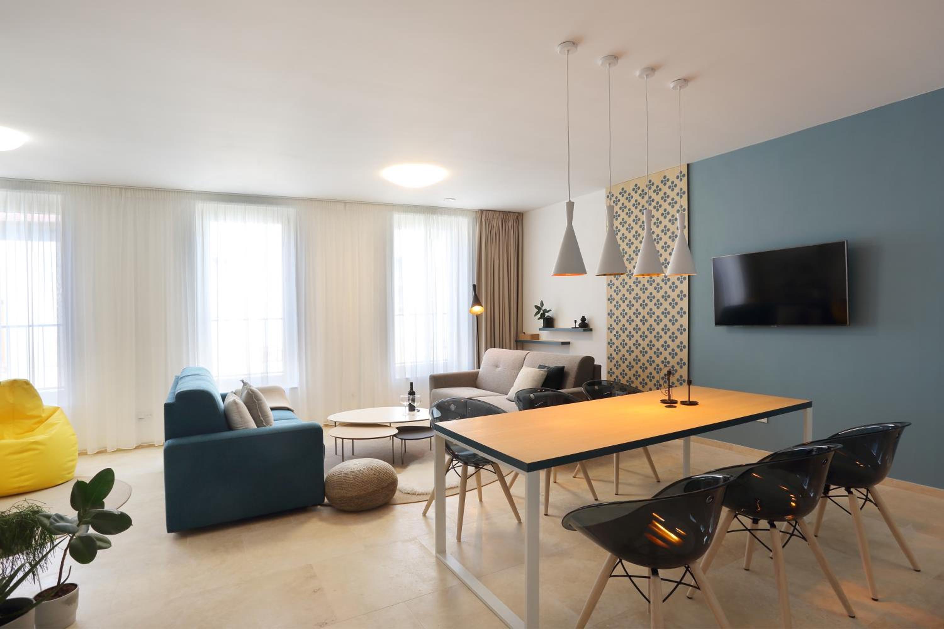 Apartment photo 2