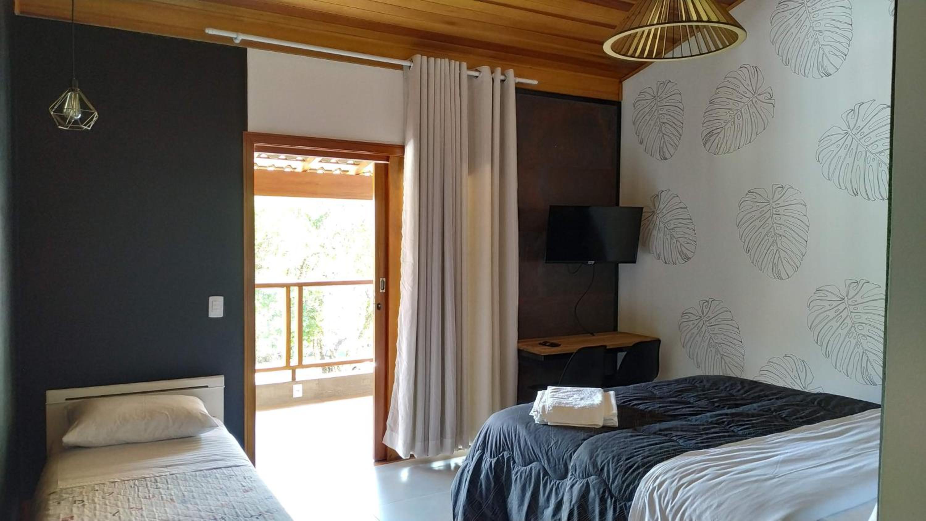 Queen Suite with Pool View photo 1